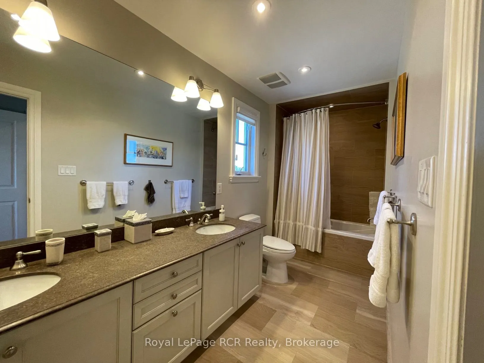 40 TROTT Boulevard, #402