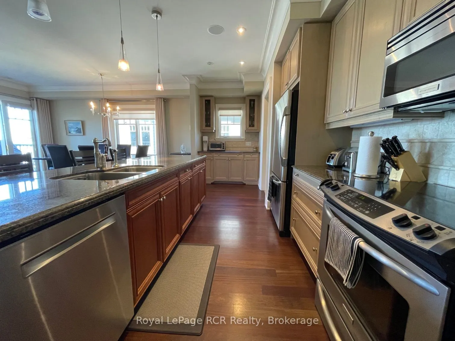 40 TROTT Boulevard, #402