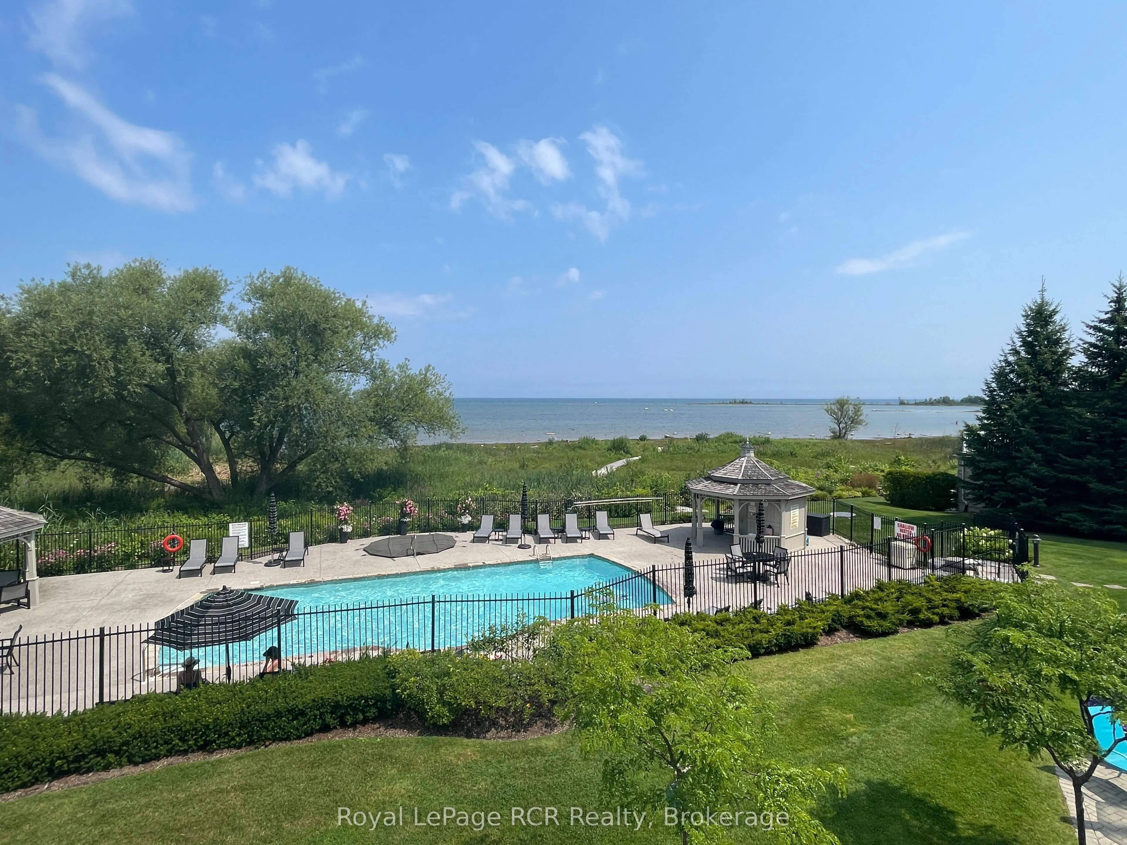 40 TROTT Boulevard, #402