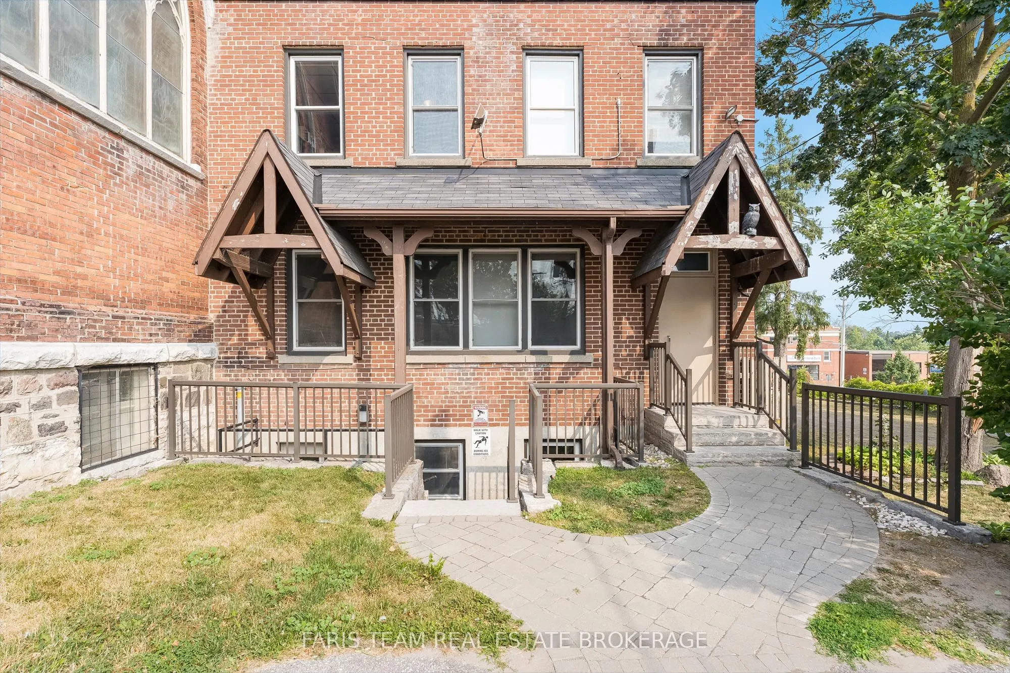58 Peter Street N