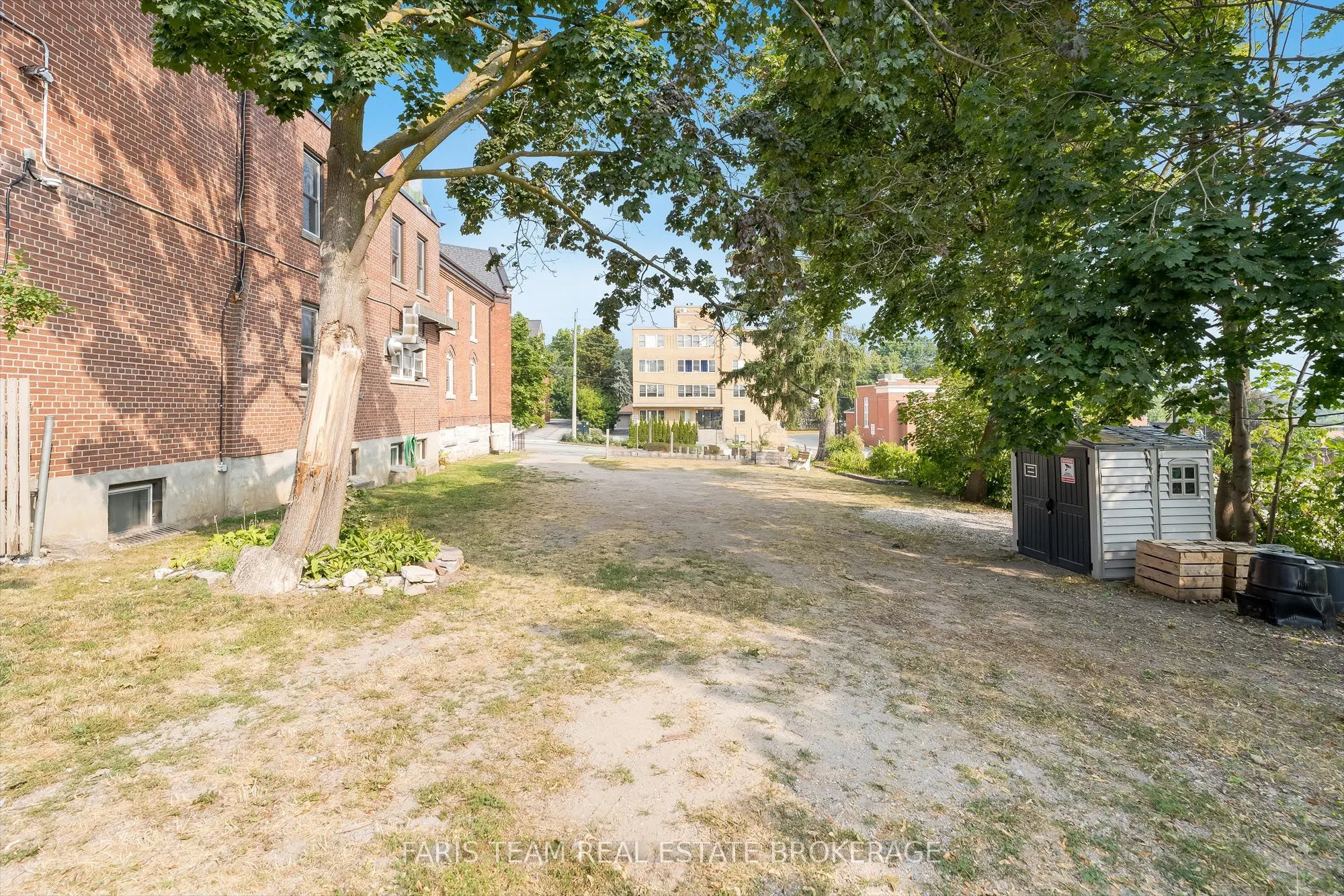58 Peter Street N