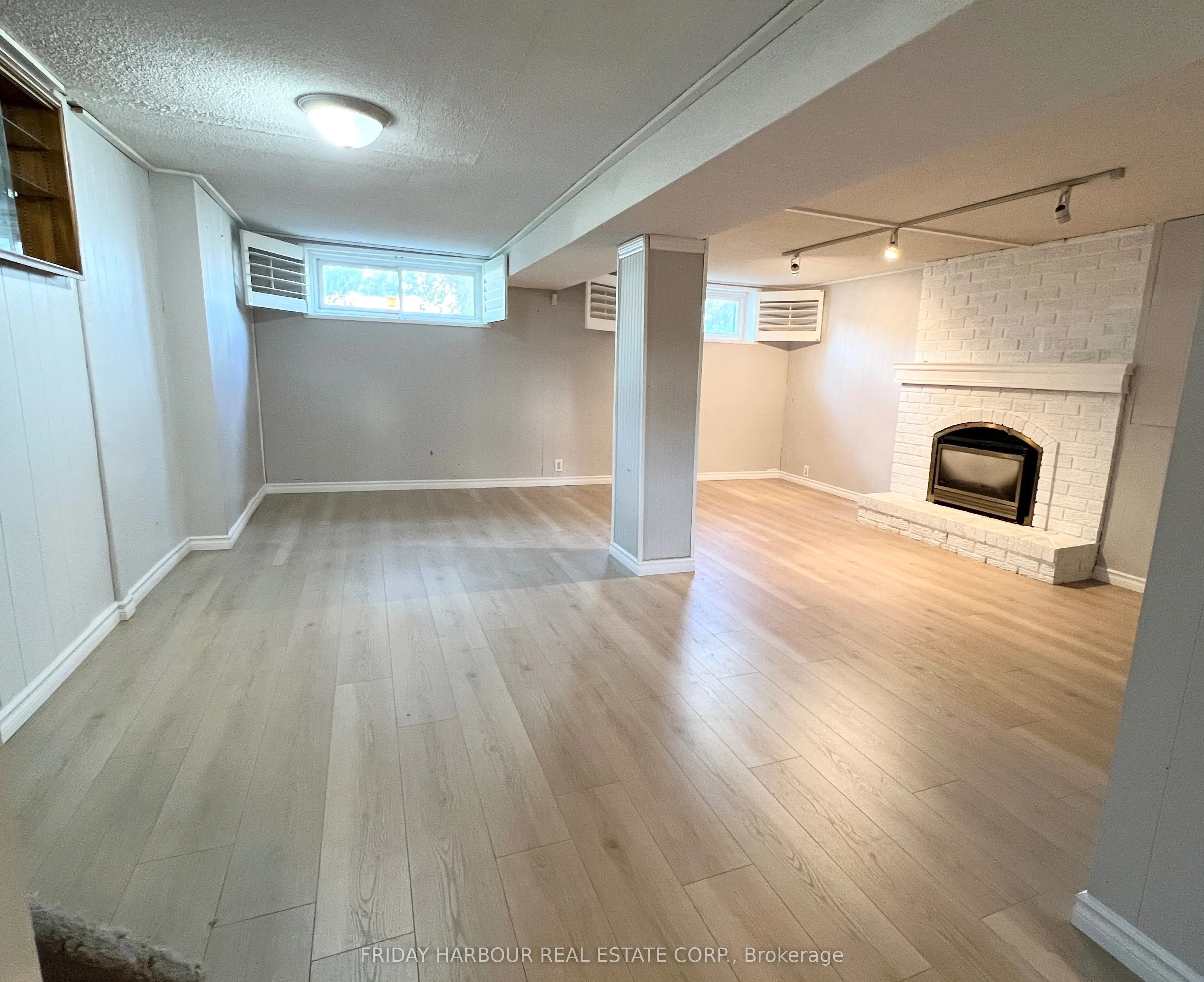 9 MEADOWLAND Avenue