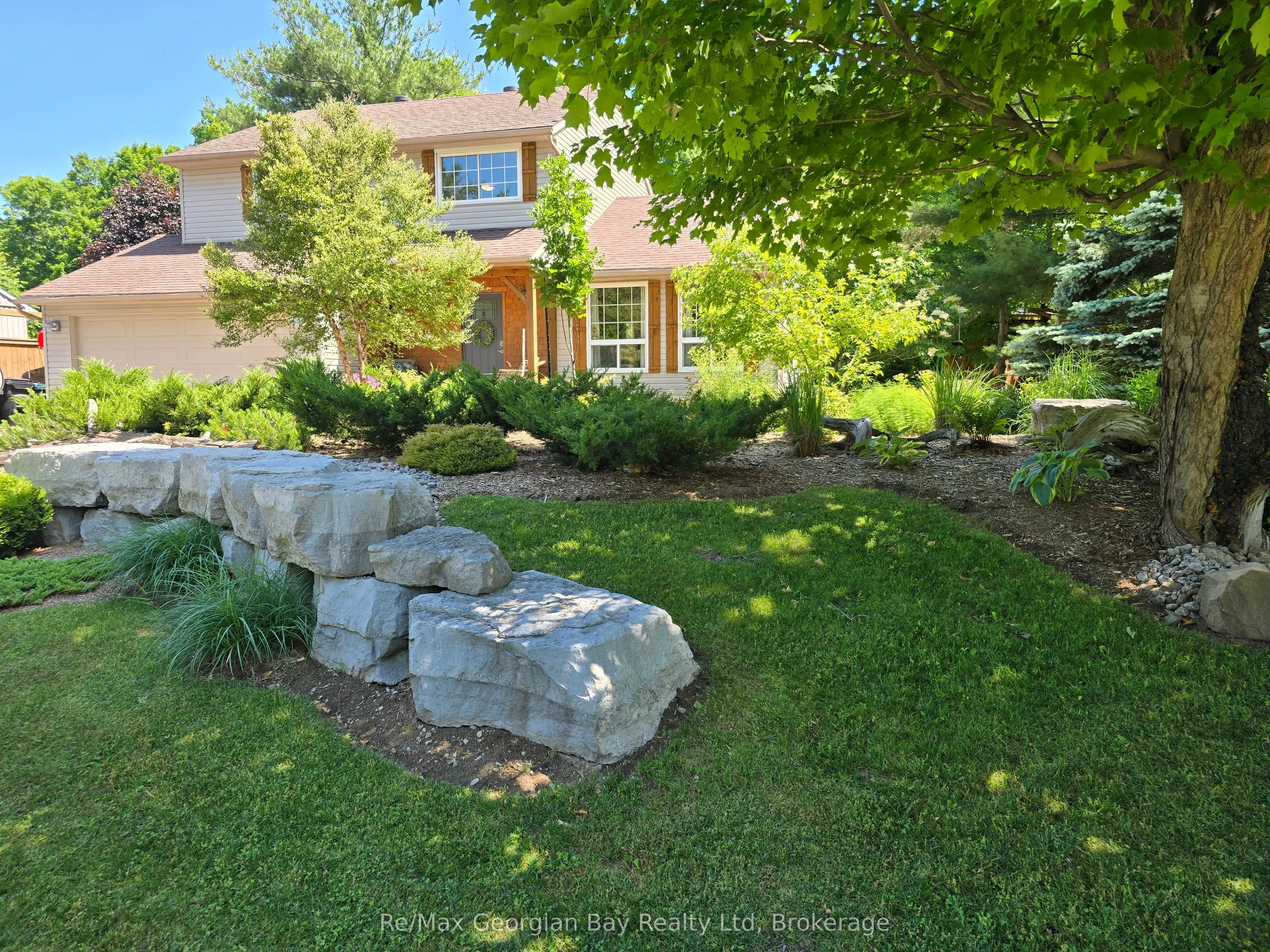 30 SUMAC Crescent