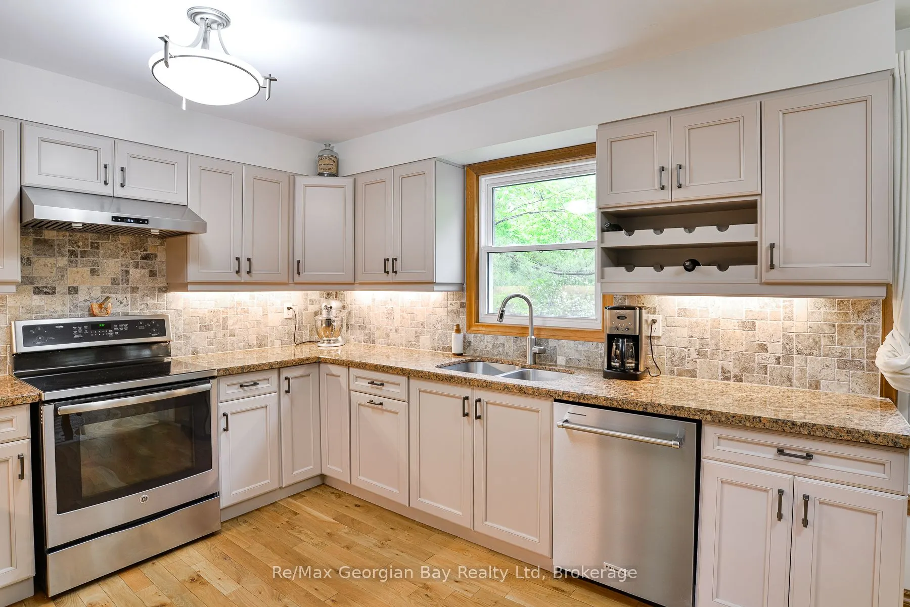 30 SUMAC Crescent