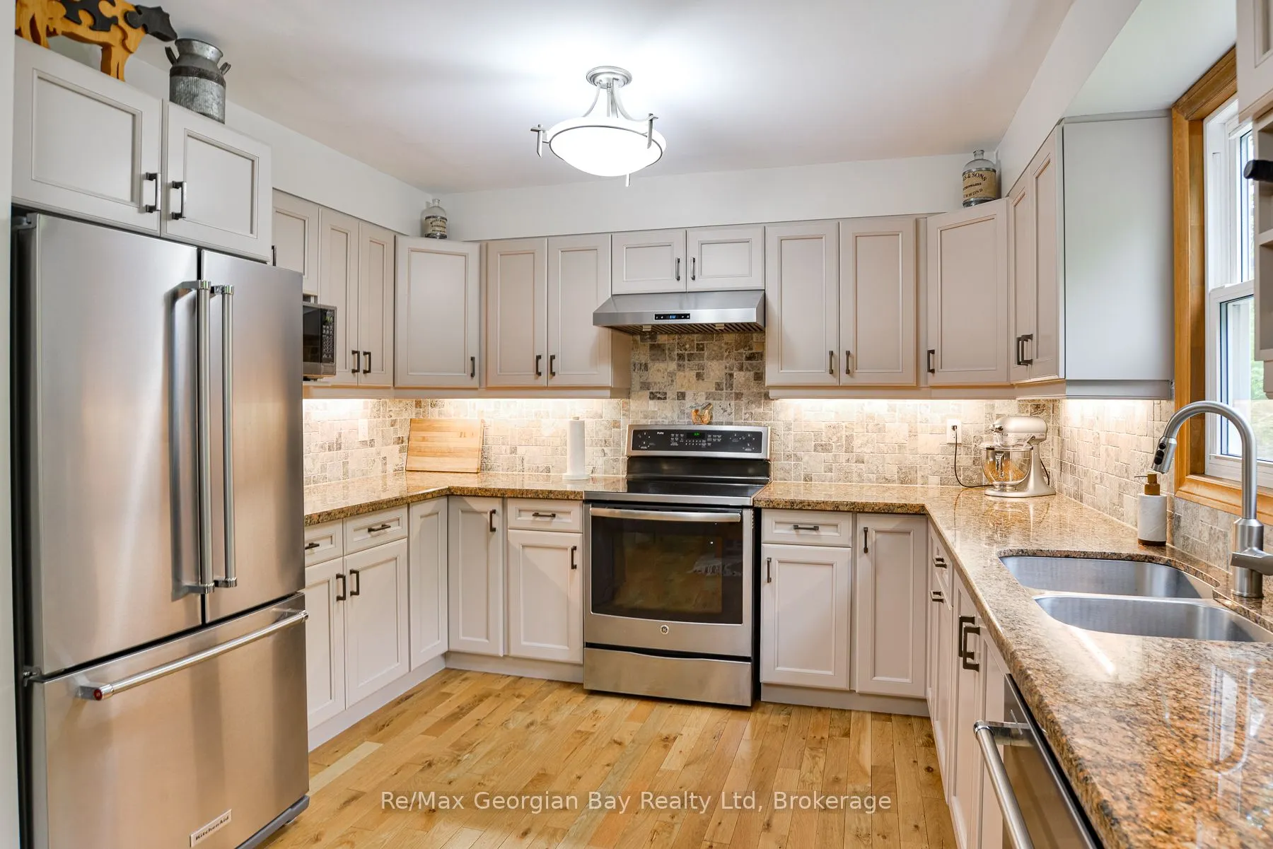 30 SUMAC Crescent