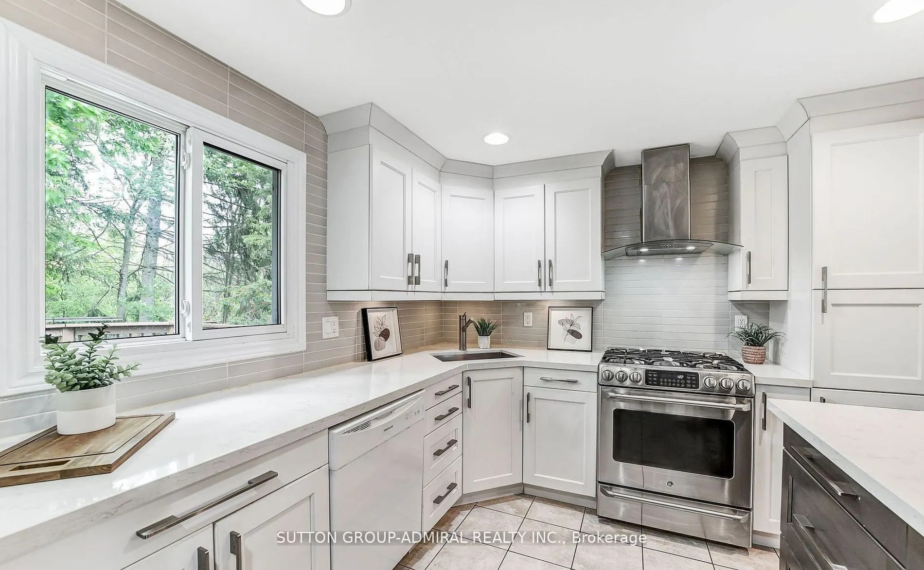 14 Chippawa (Main) Court
