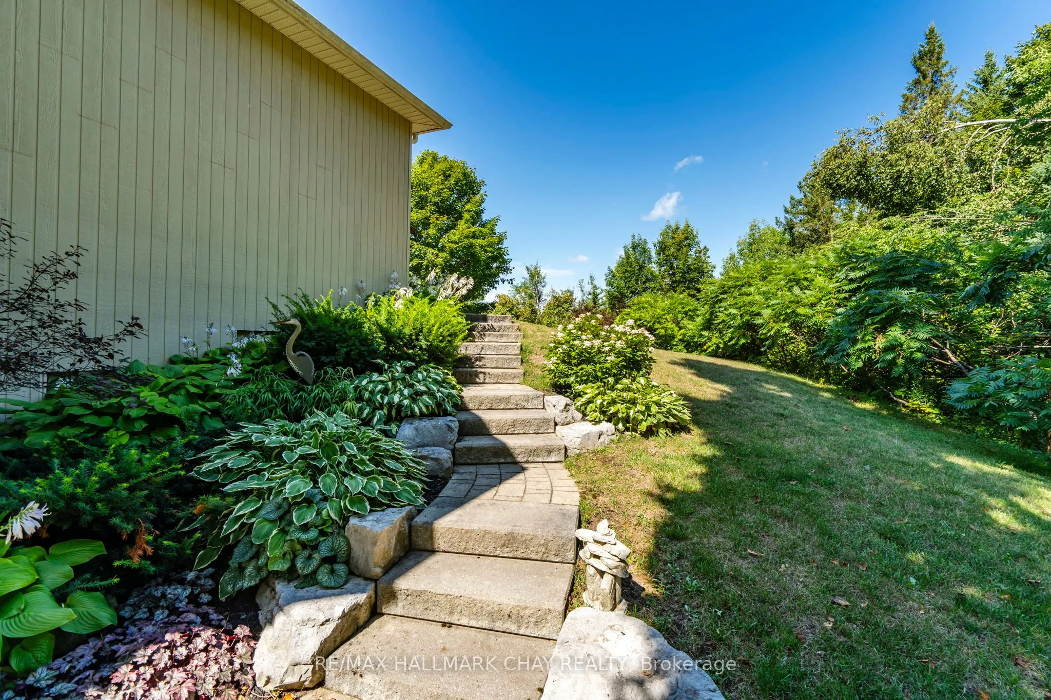 32 Valleycrest Drive