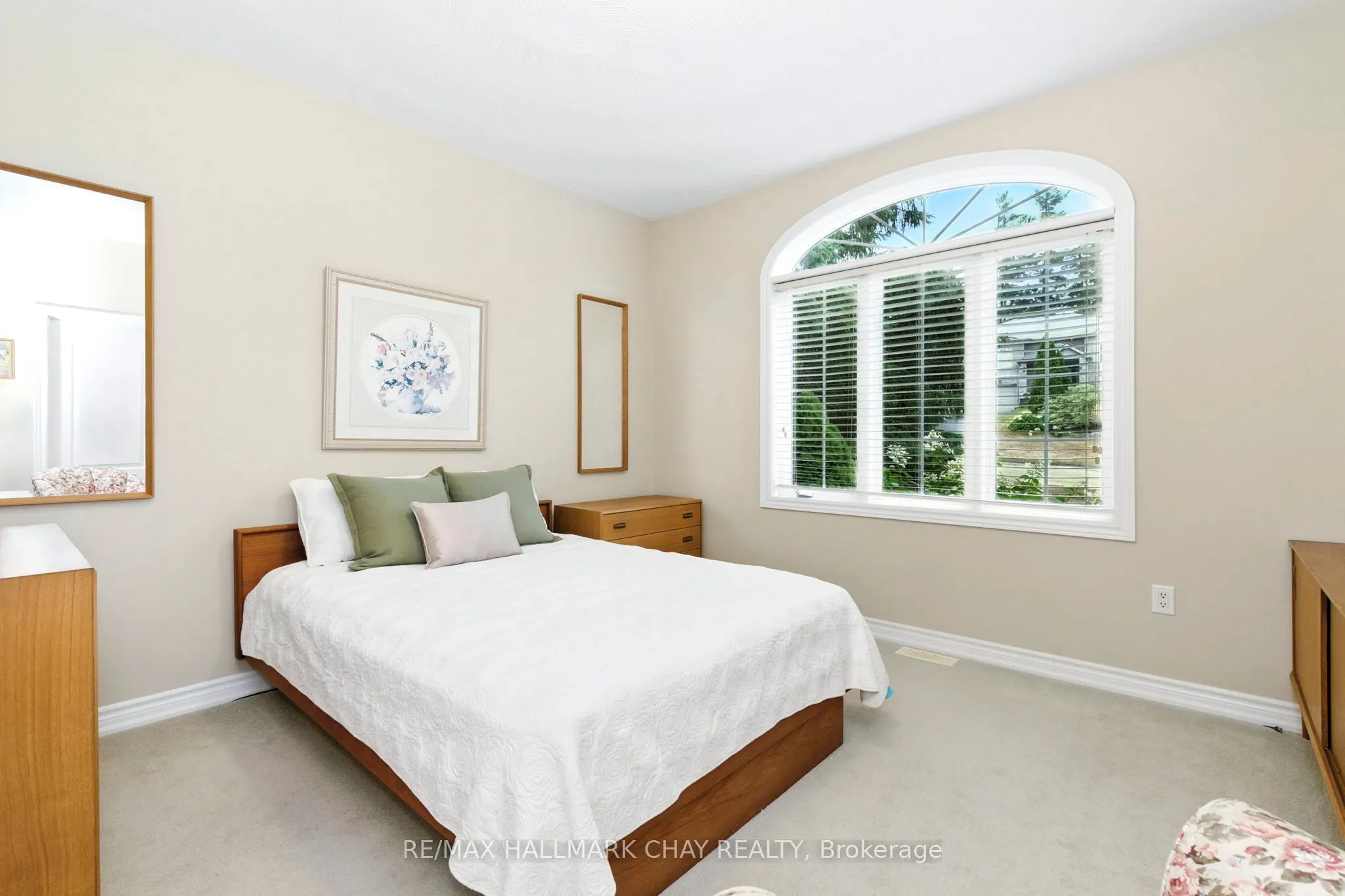 32 Valleycrest Drive