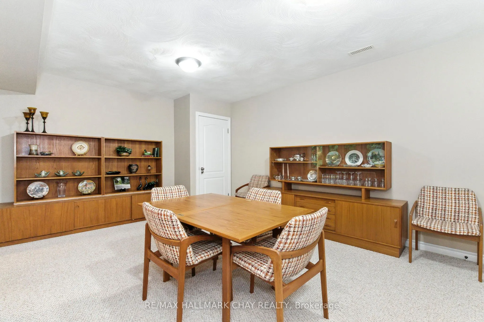 32 Valleycrest Drive