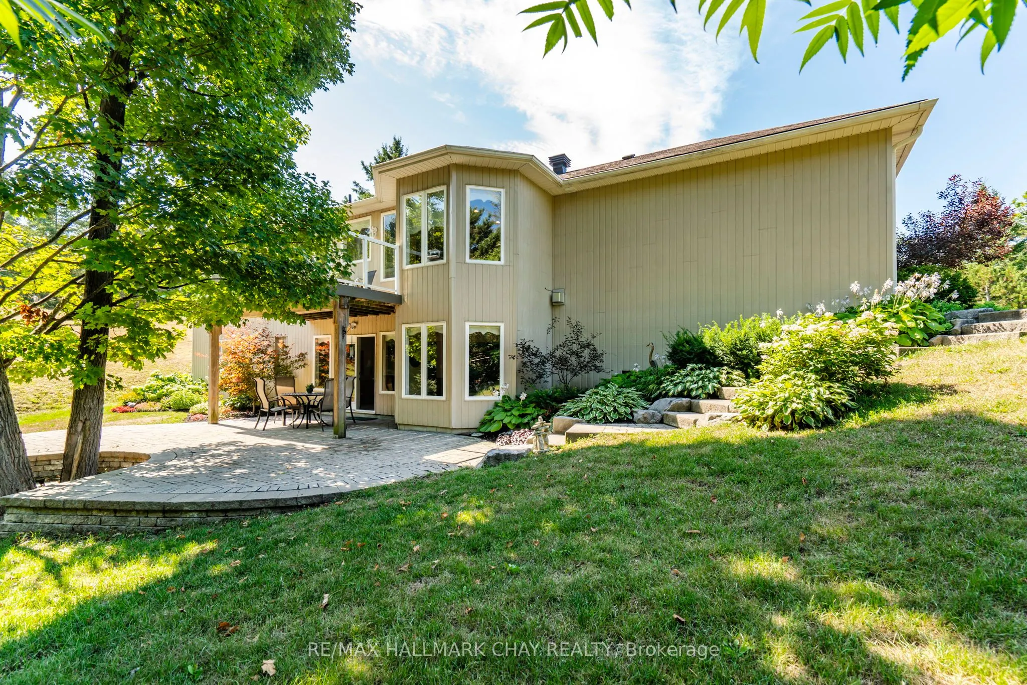 32 Valleycrest Drive