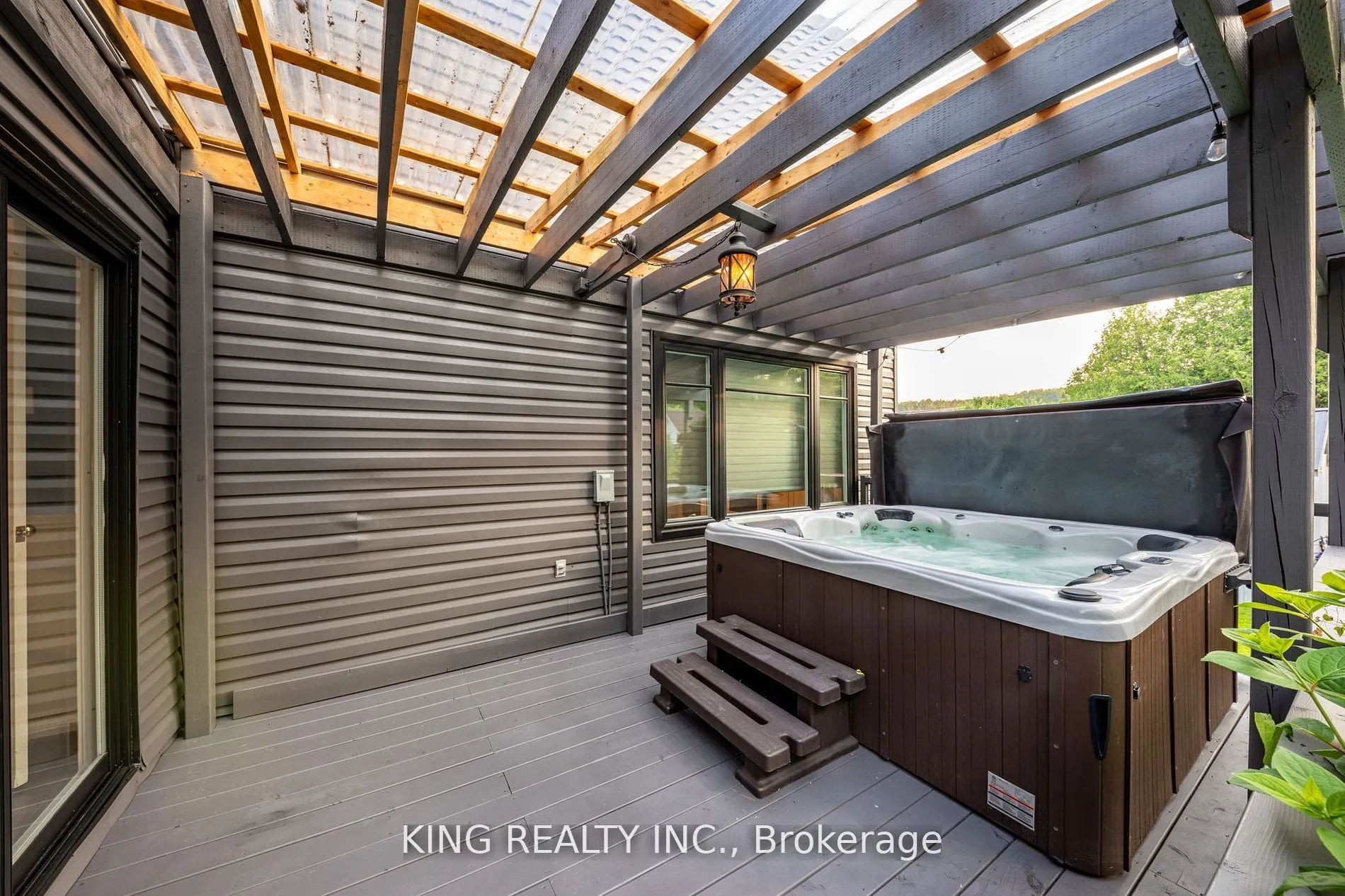 602 CHAMPLAIN Road