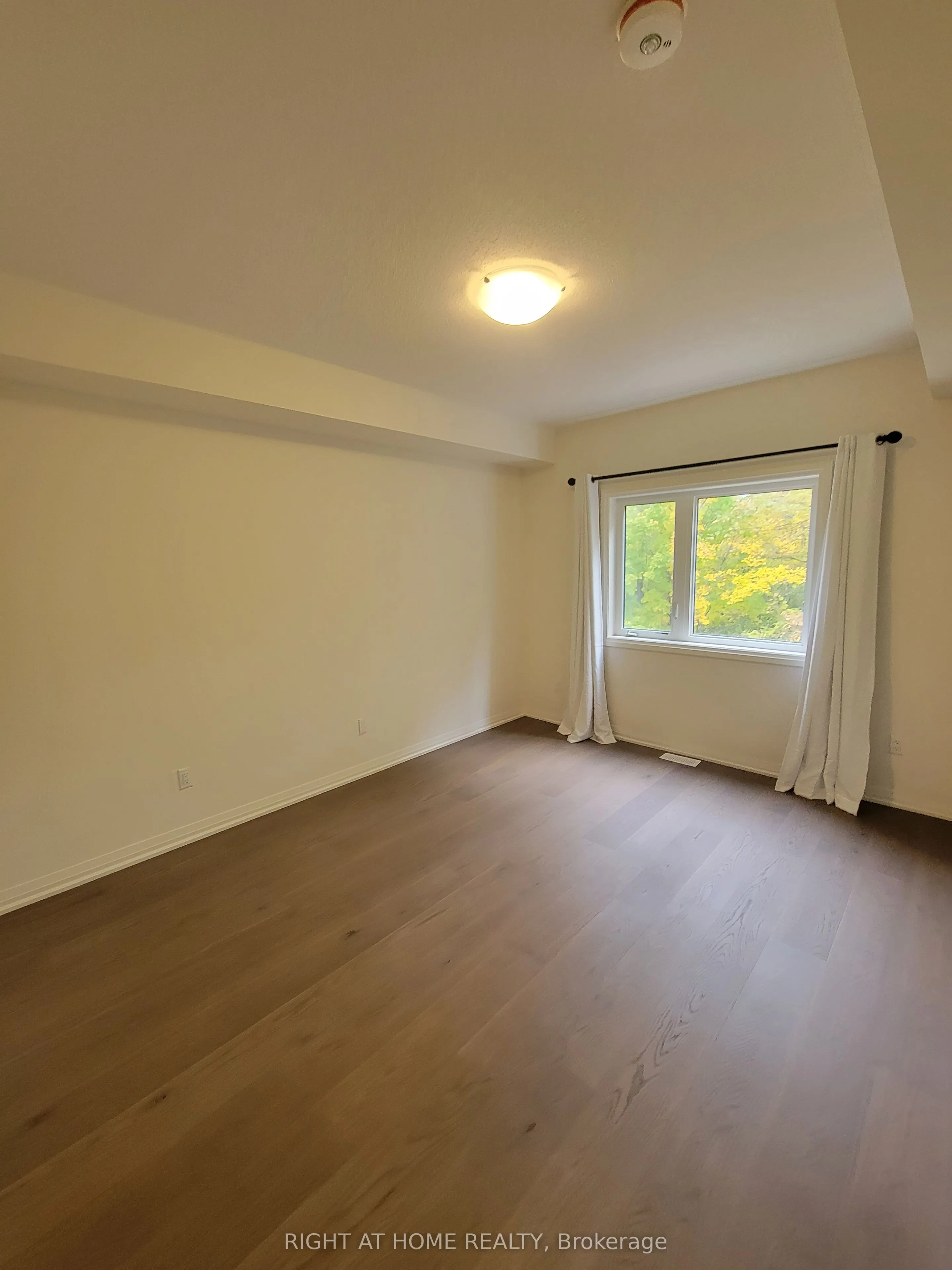 24 Lahey Crescent