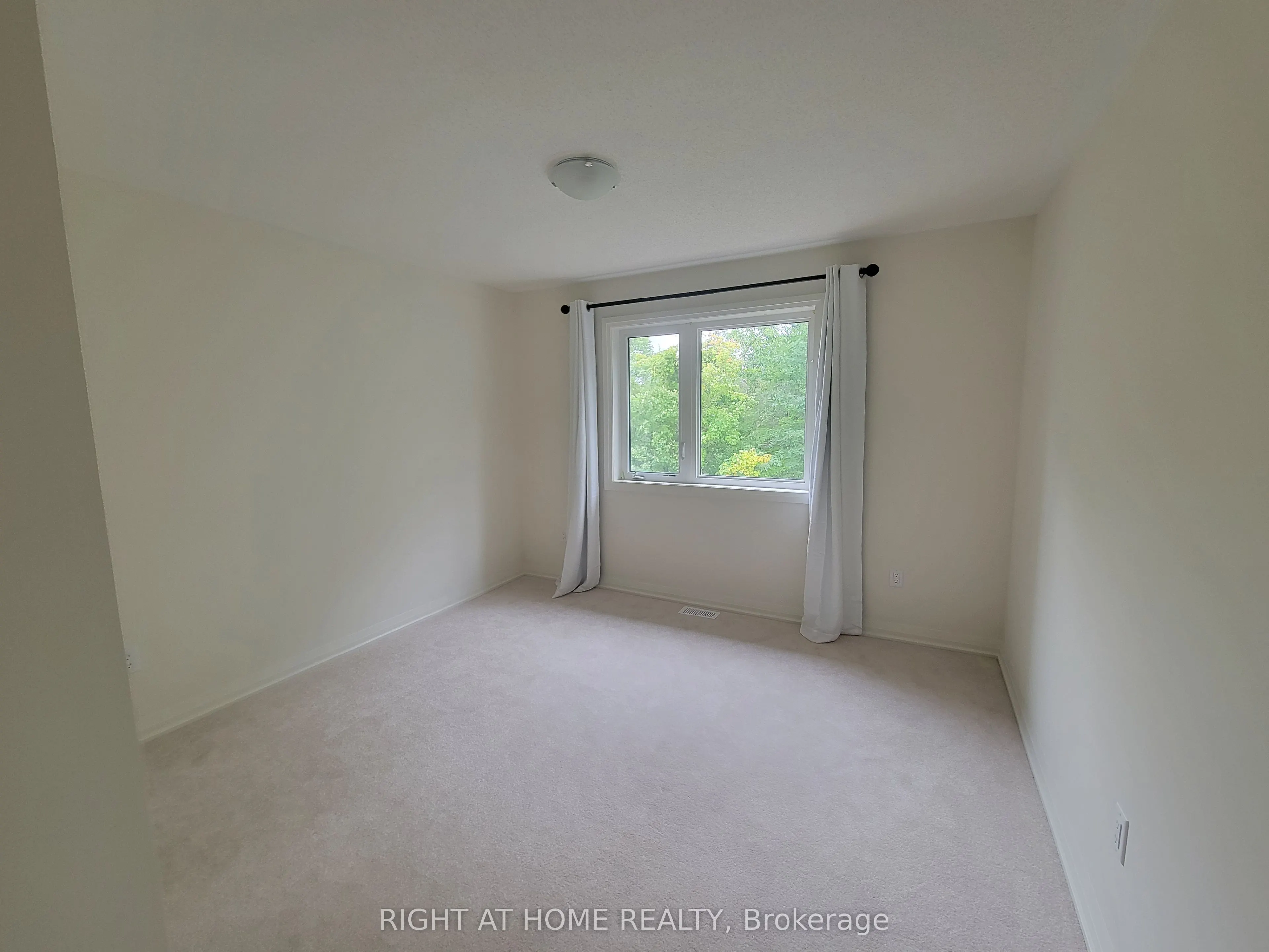 24 Lahey Crescent