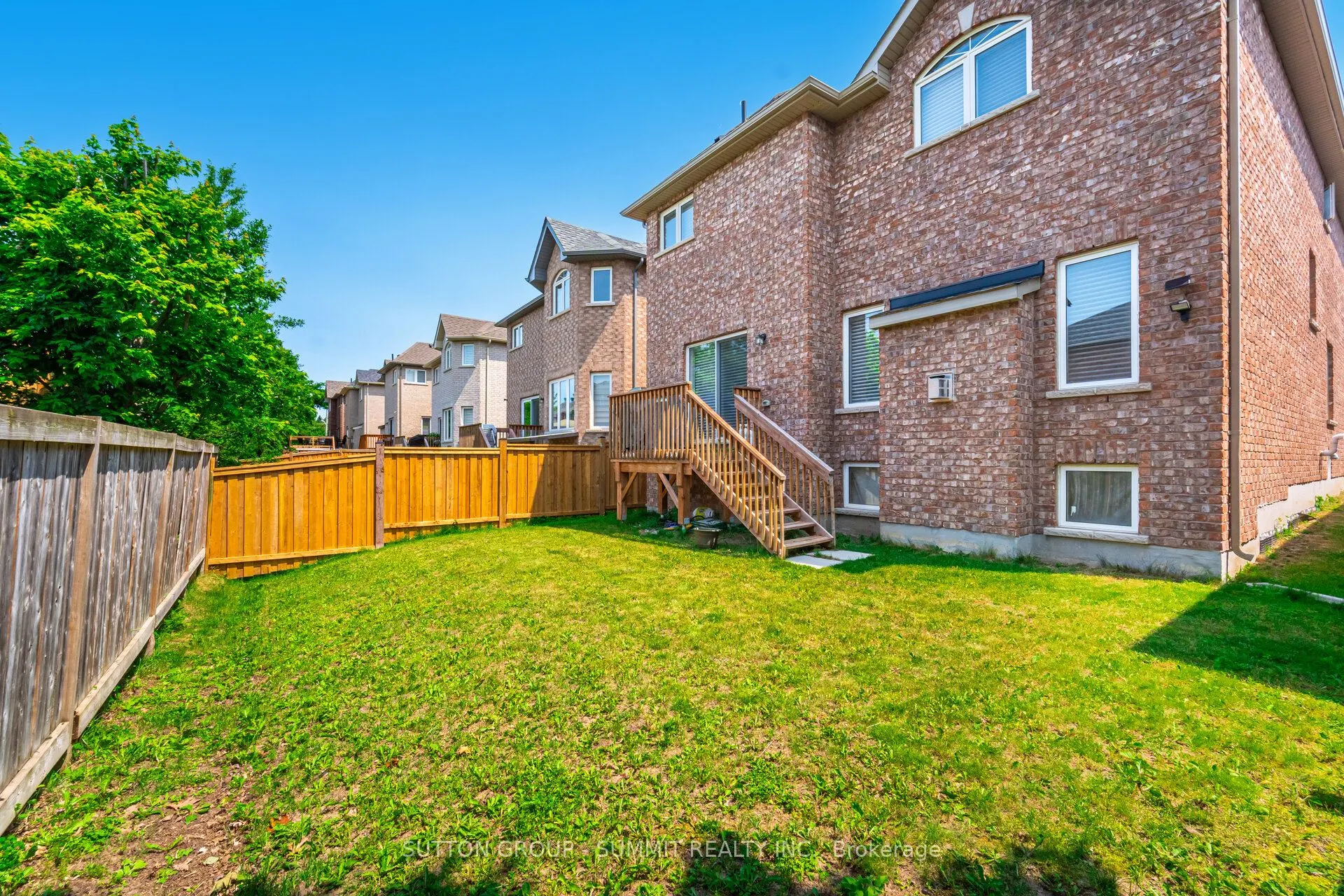 16 Westminster Circle