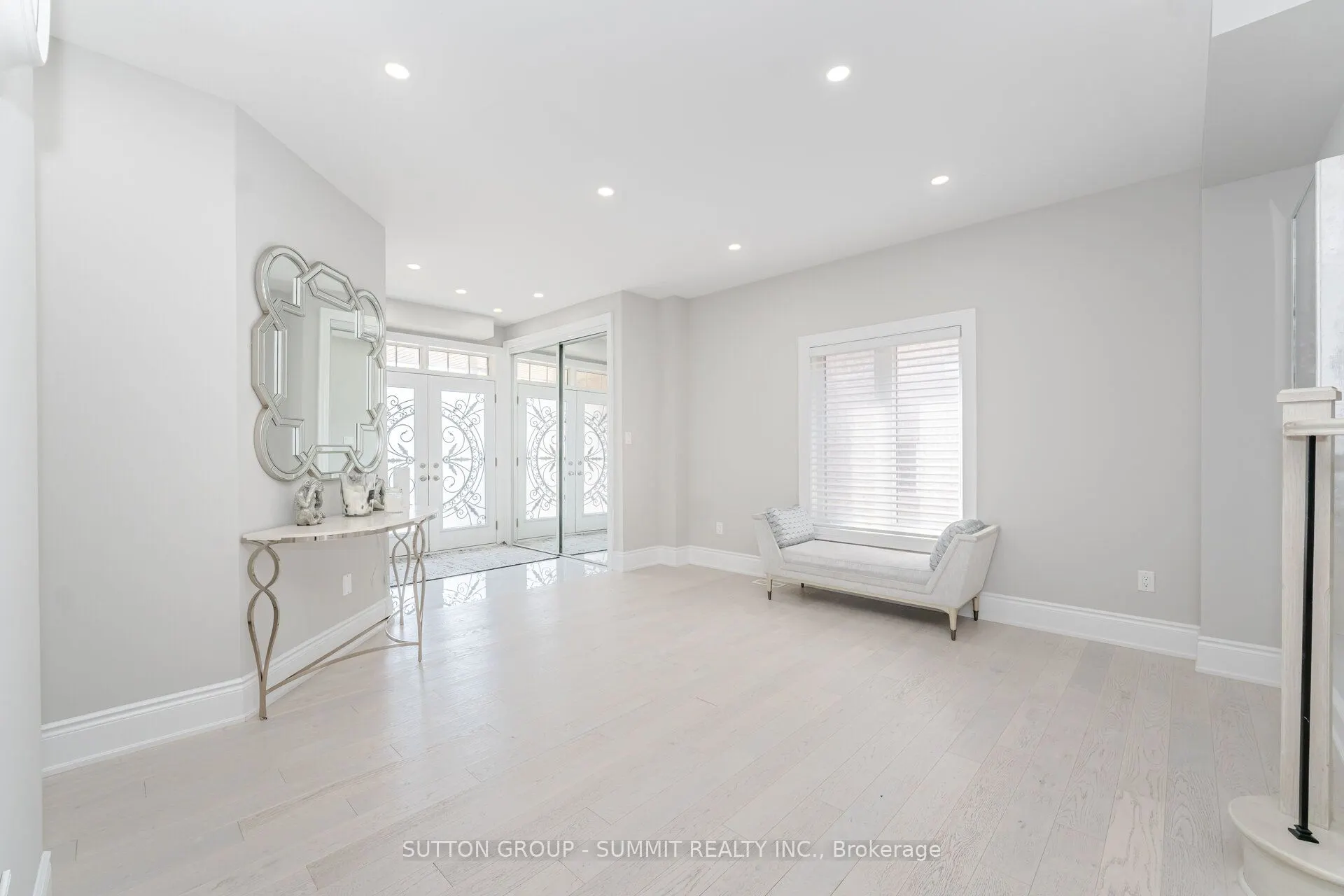 16 Westminster Circle