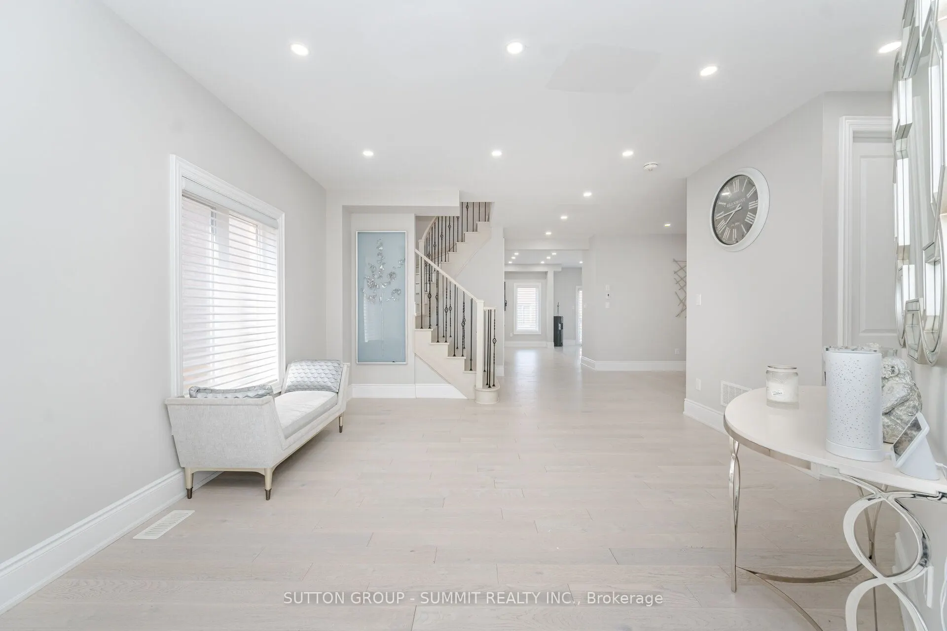 16 Westminster Circle
