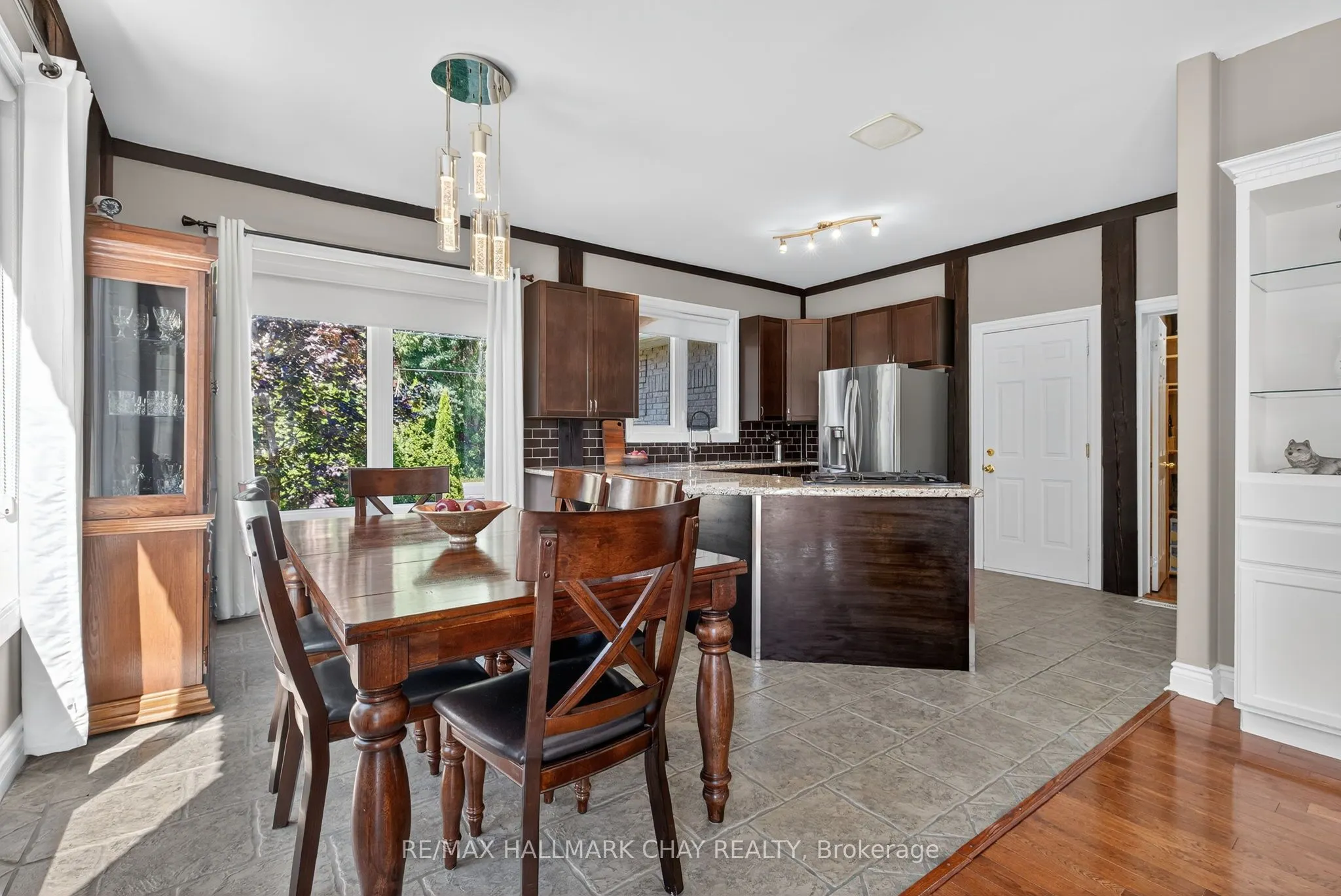 2 Mariposa Crescent