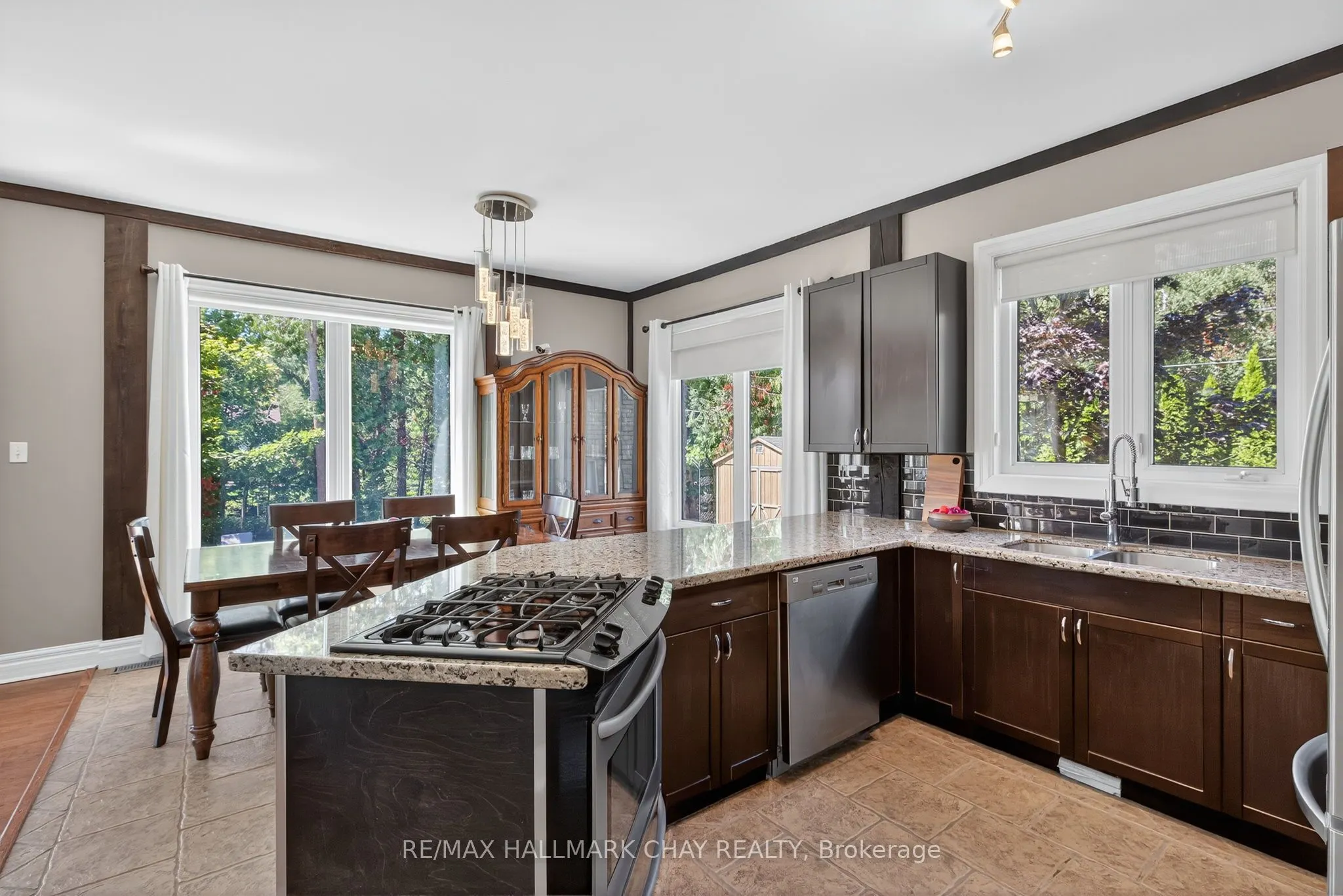 2 Mariposa Crescent