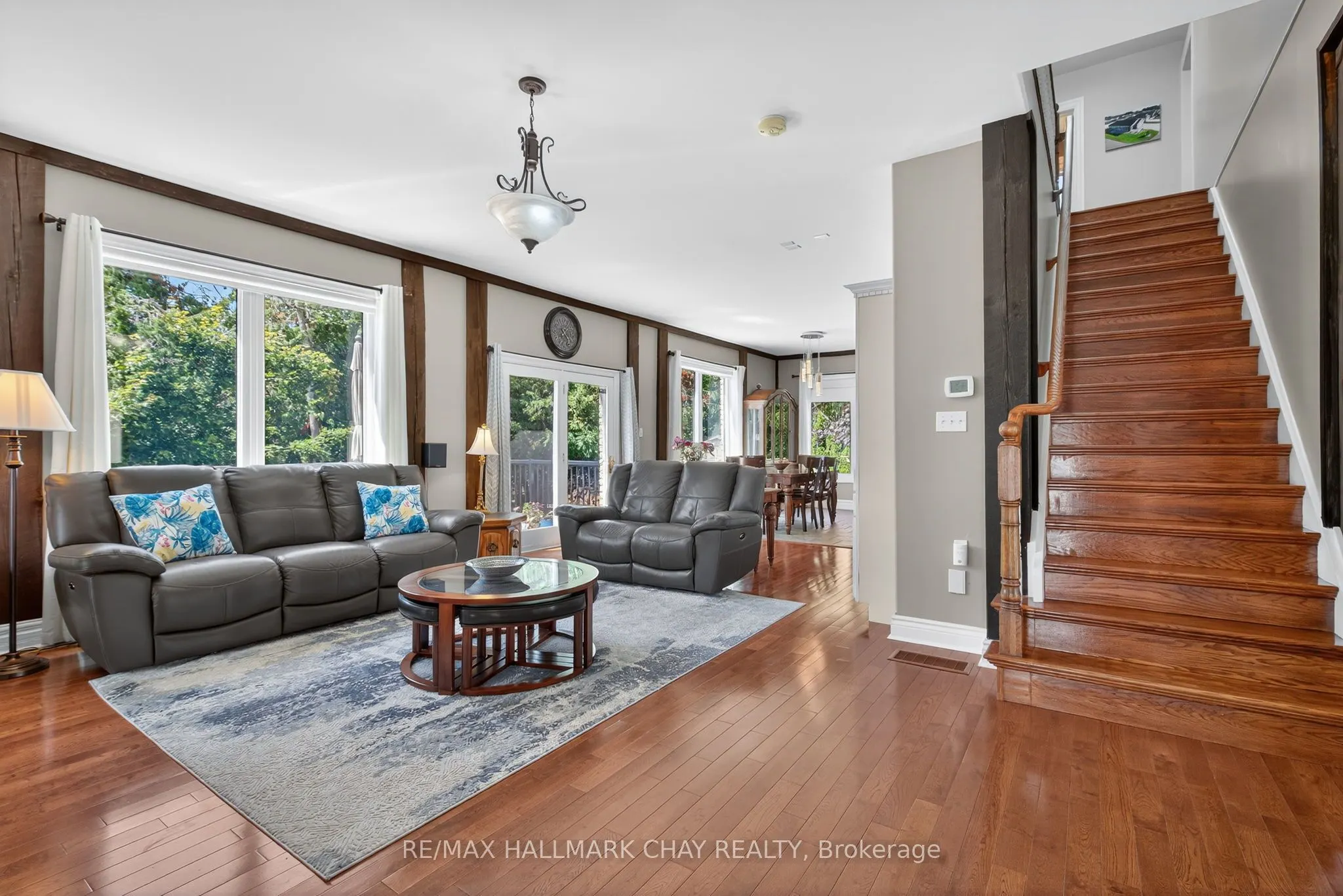 2 Mariposa Crescent