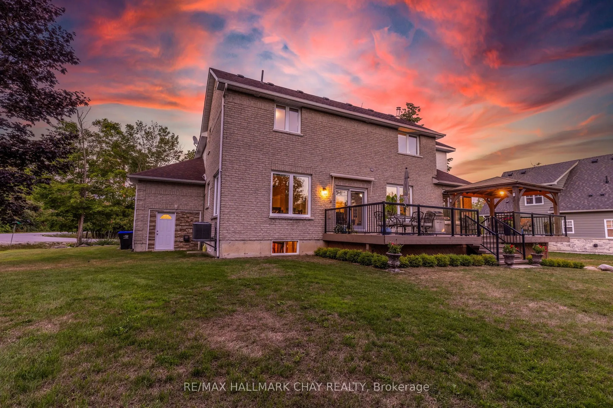 2 Mariposa Crescent