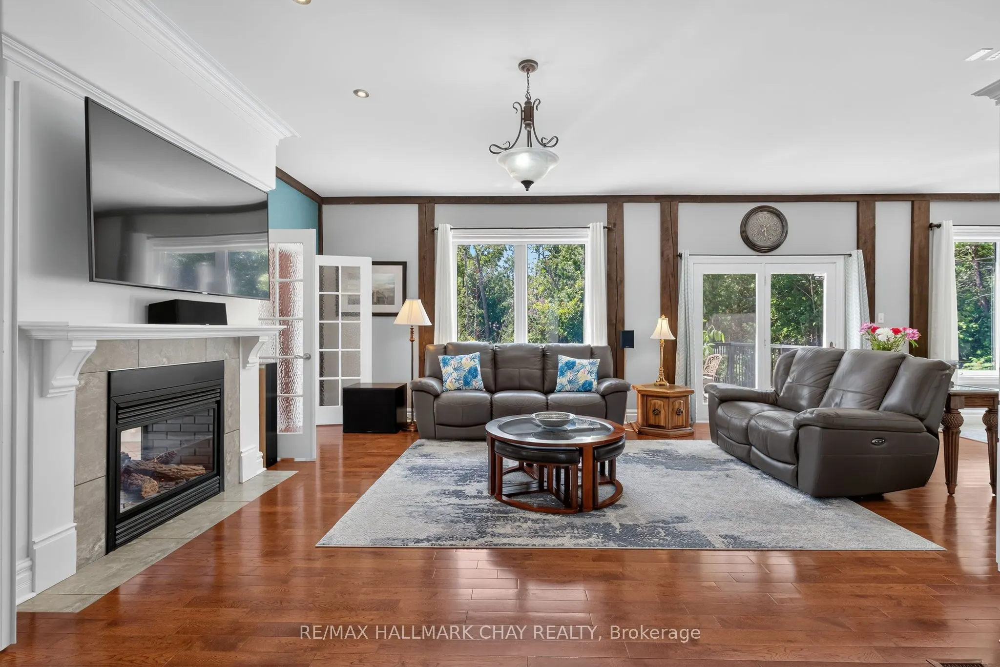 2 Mariposa Crescent