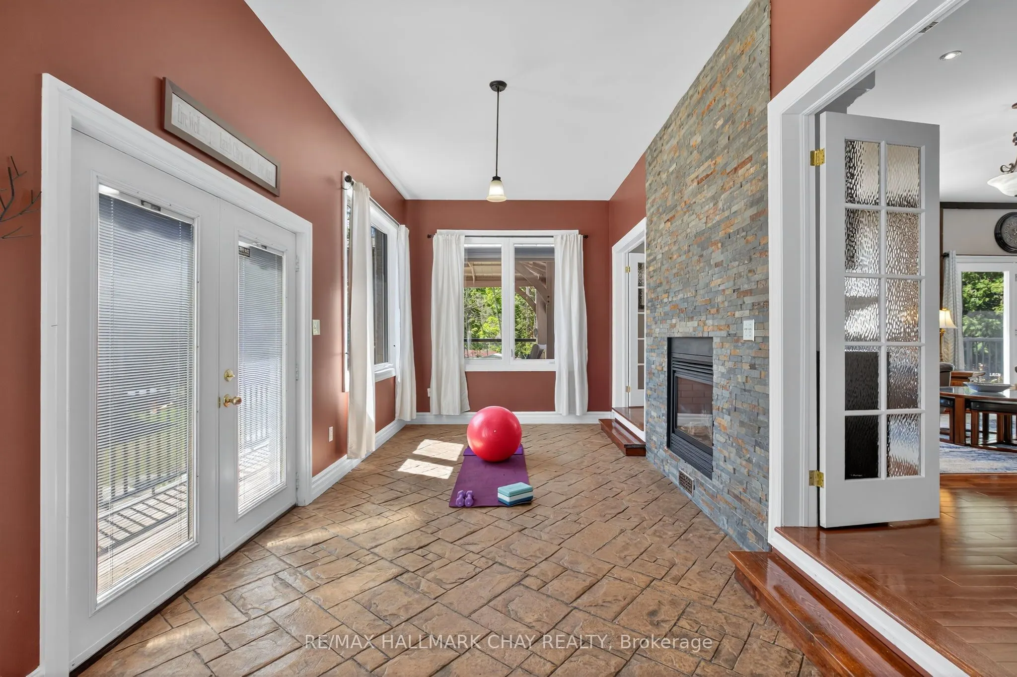 2 Mariposa Crescent