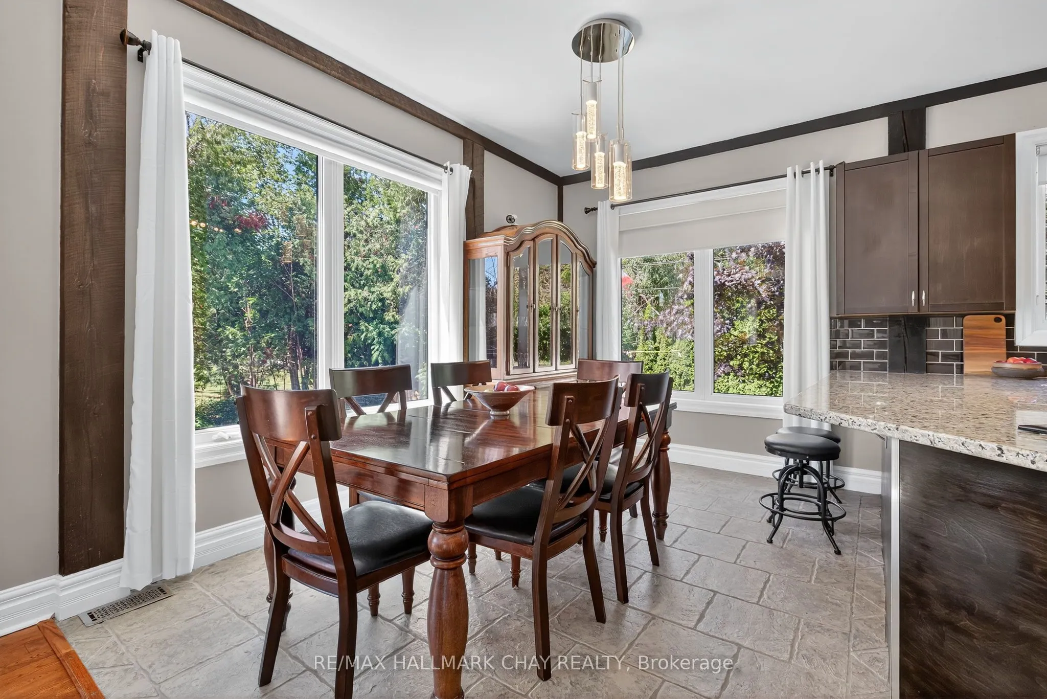 2 Mariposa Crescent