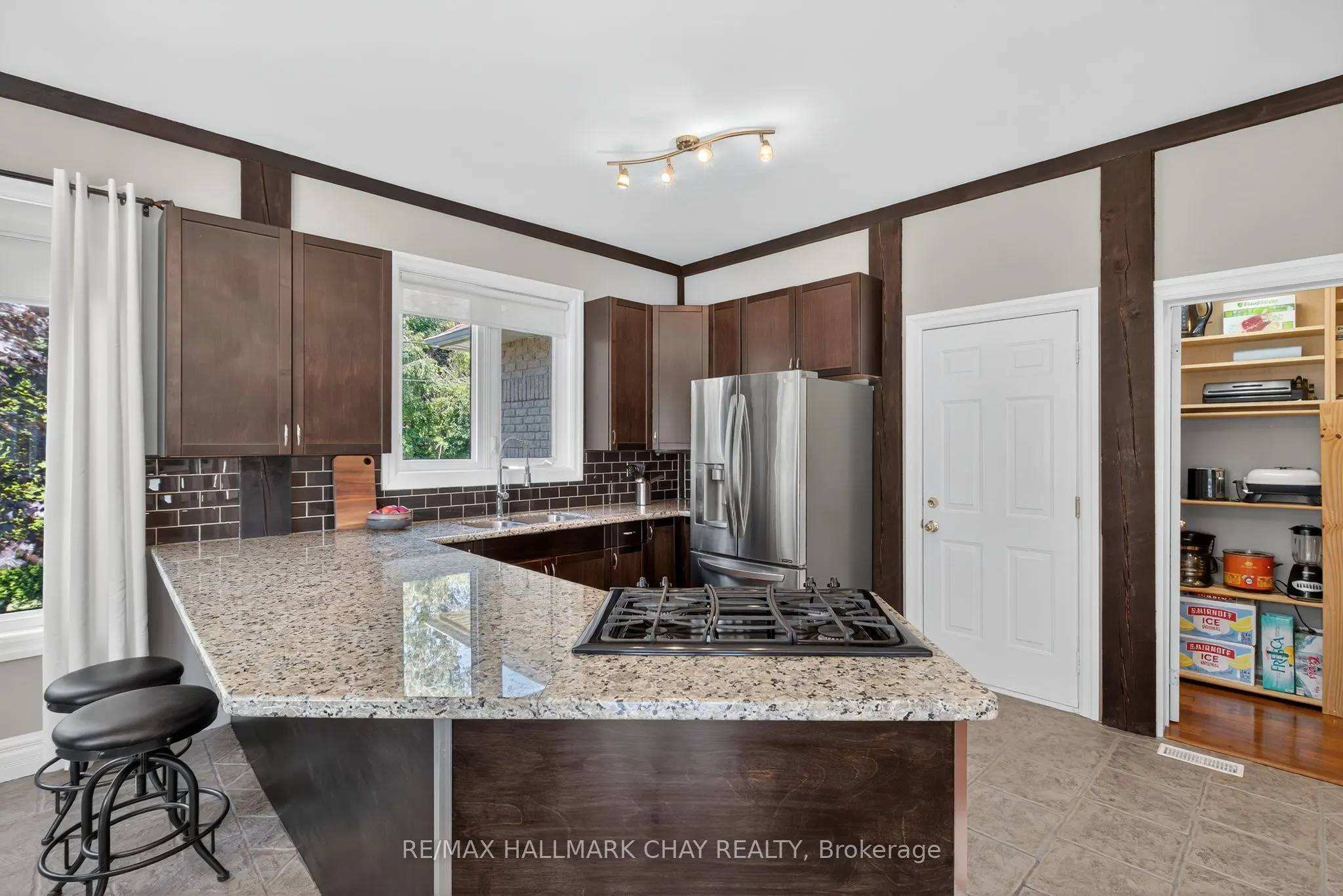 2 Mariposa Crescent