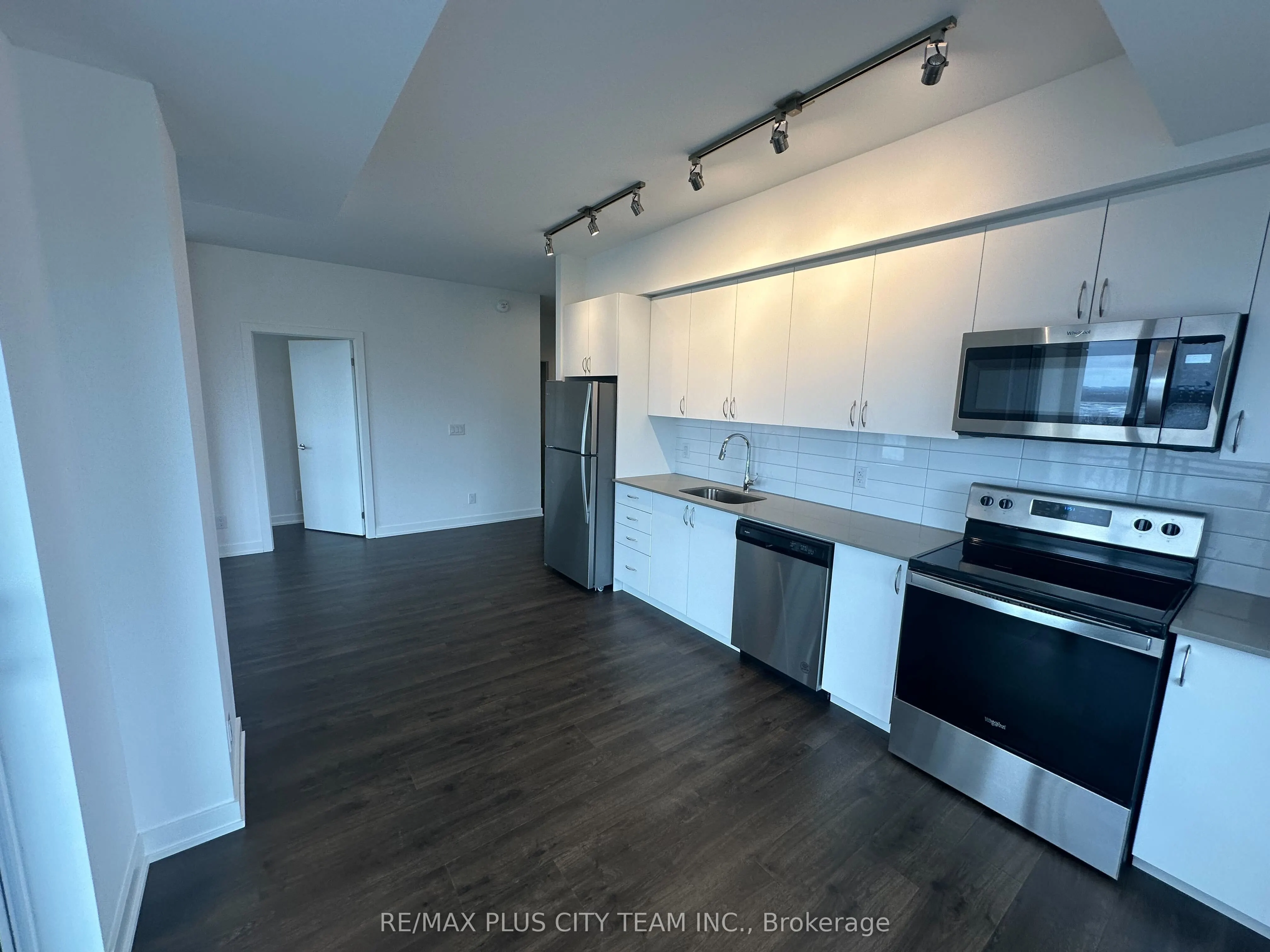 56 Lakeside Terrace, #405