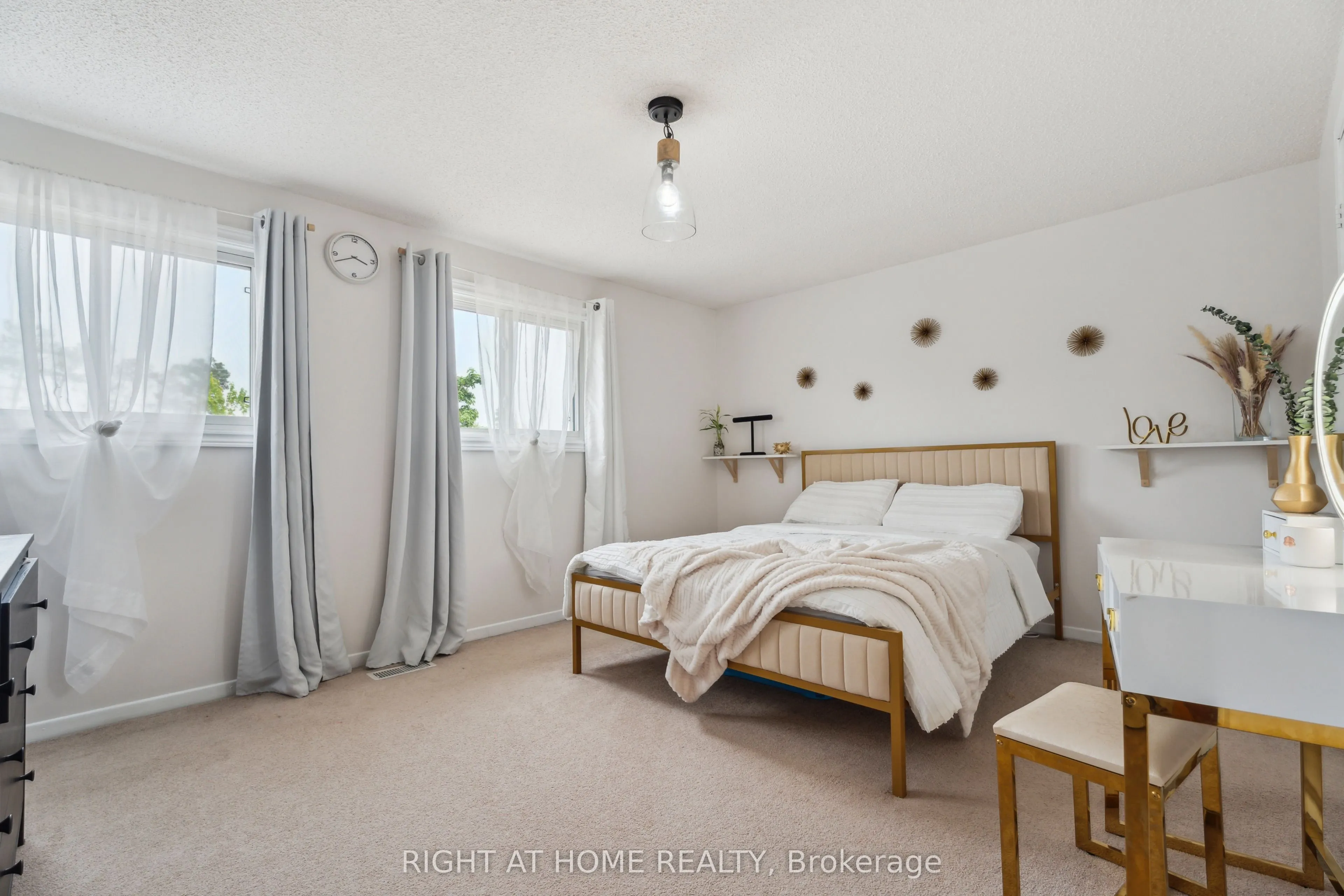 54 Shakespeare Crescent