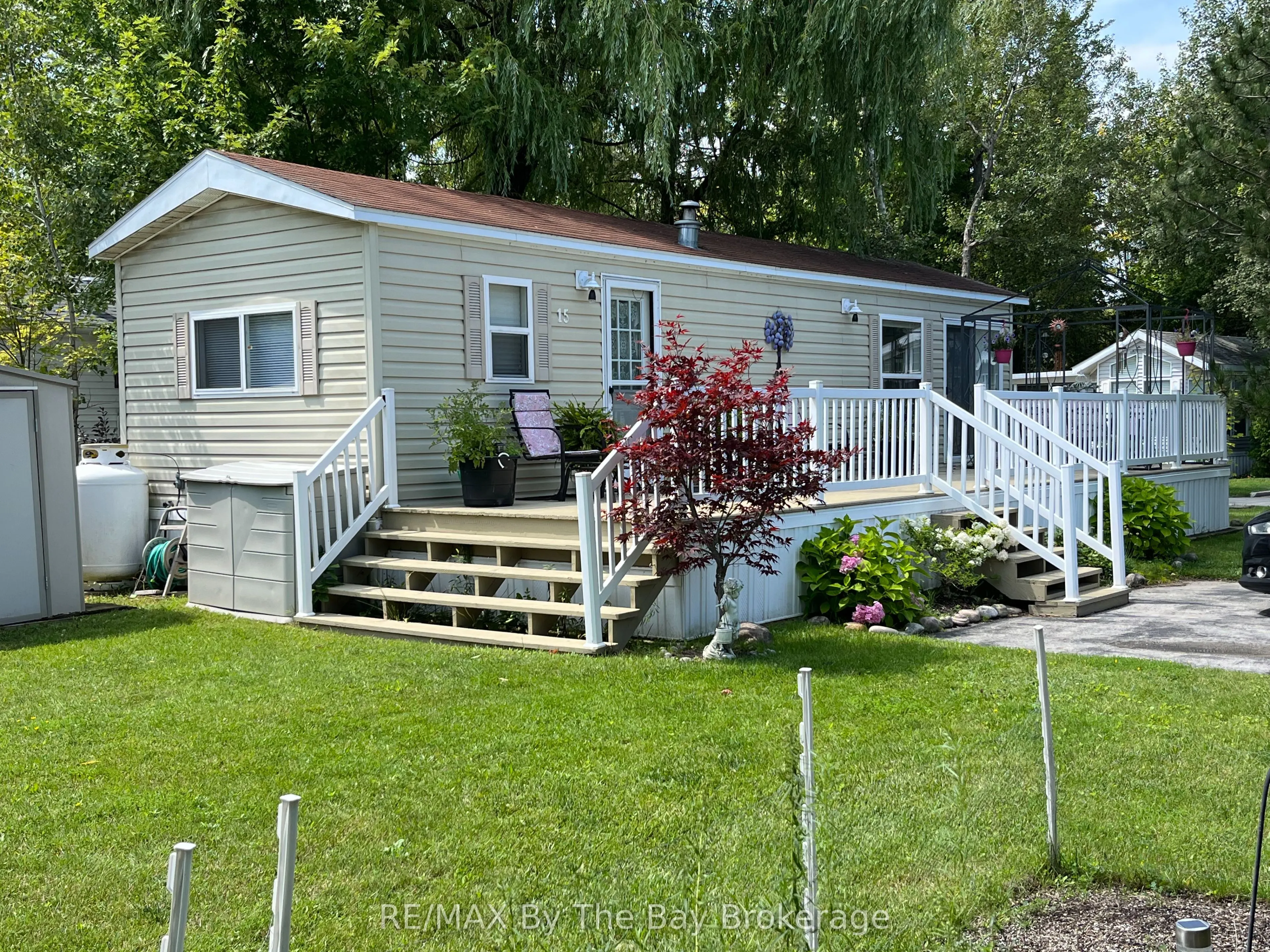 15 Huron Circle