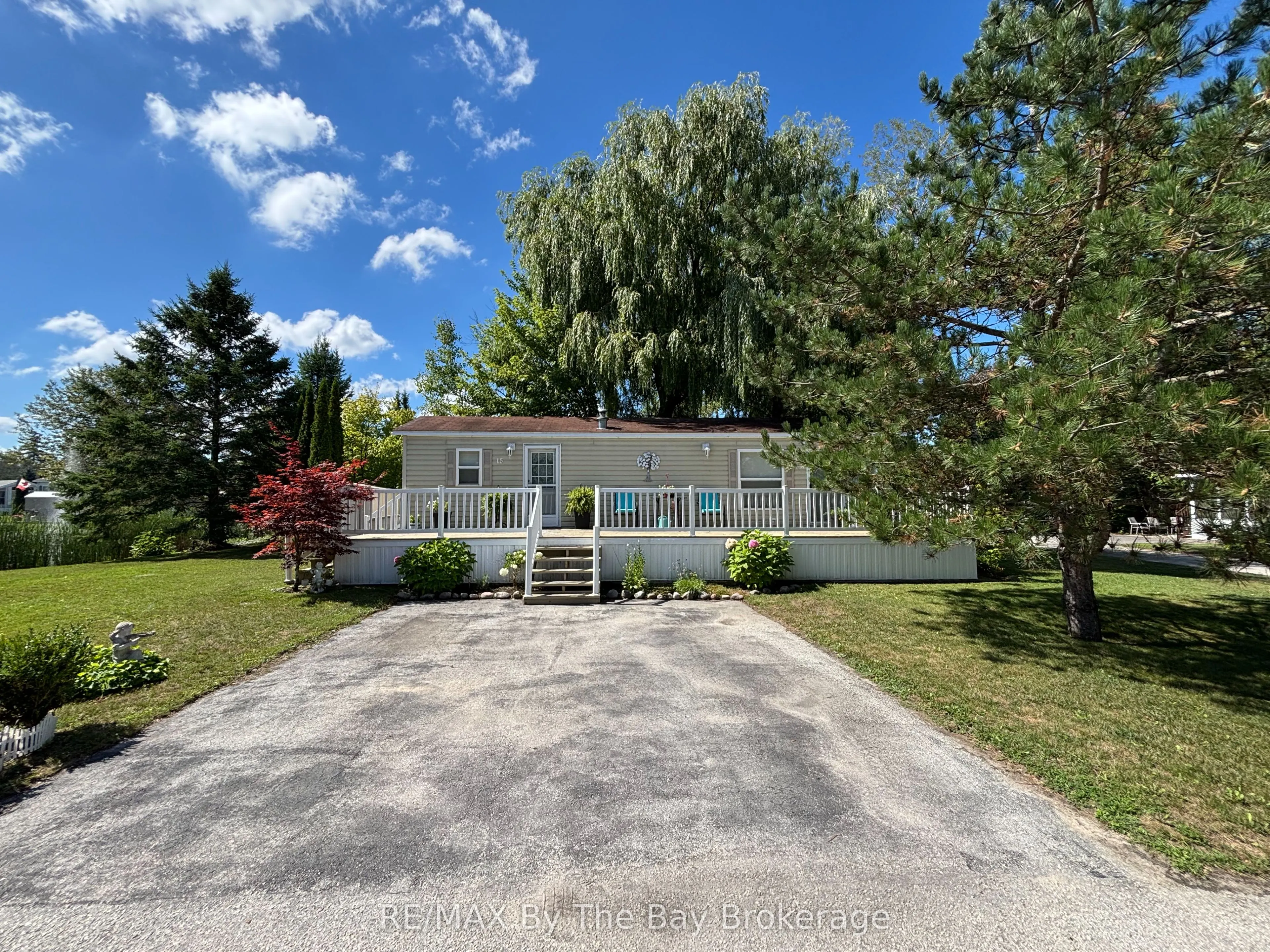 15 Huron Circle