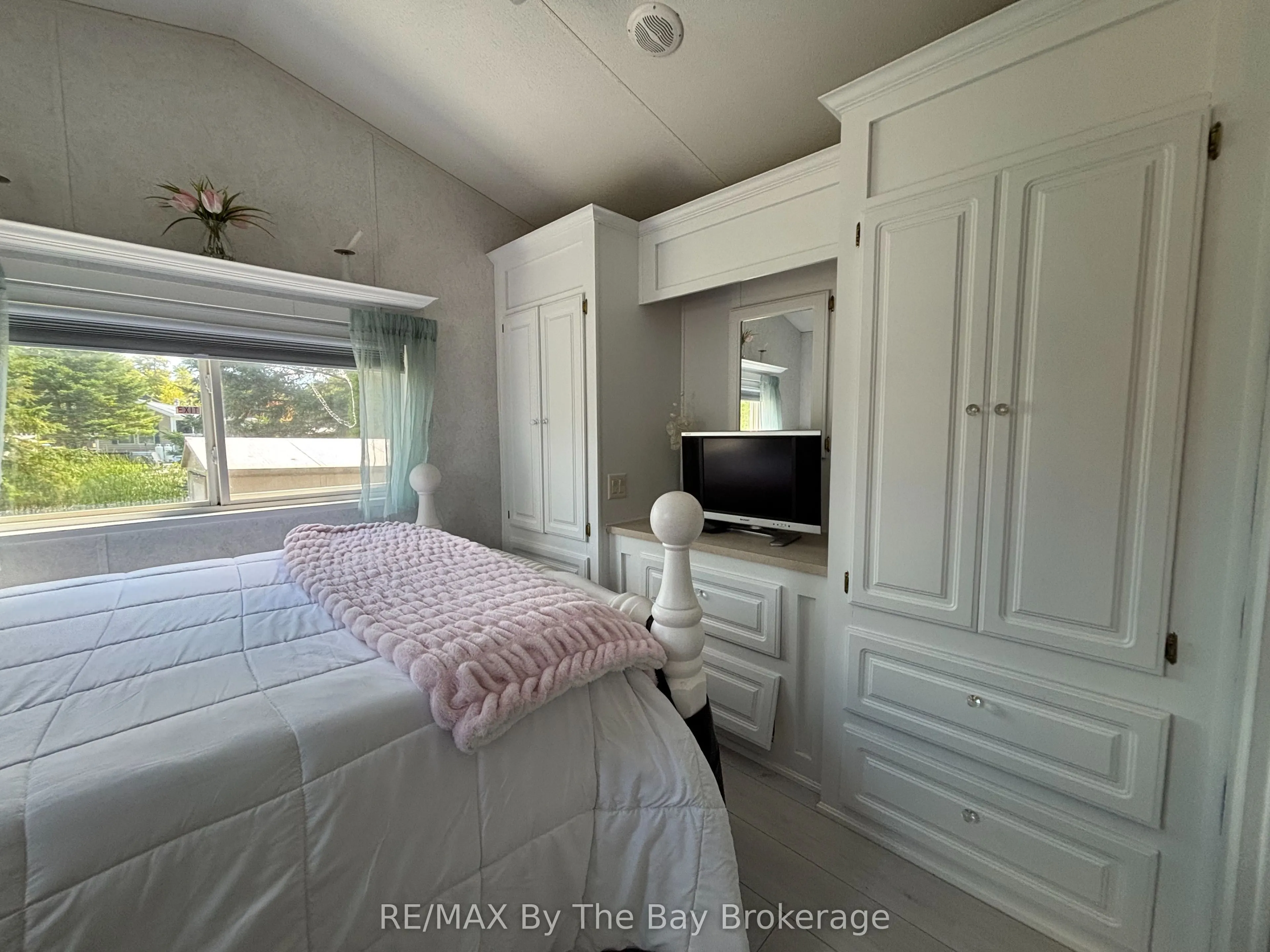 15 Huron Circle
