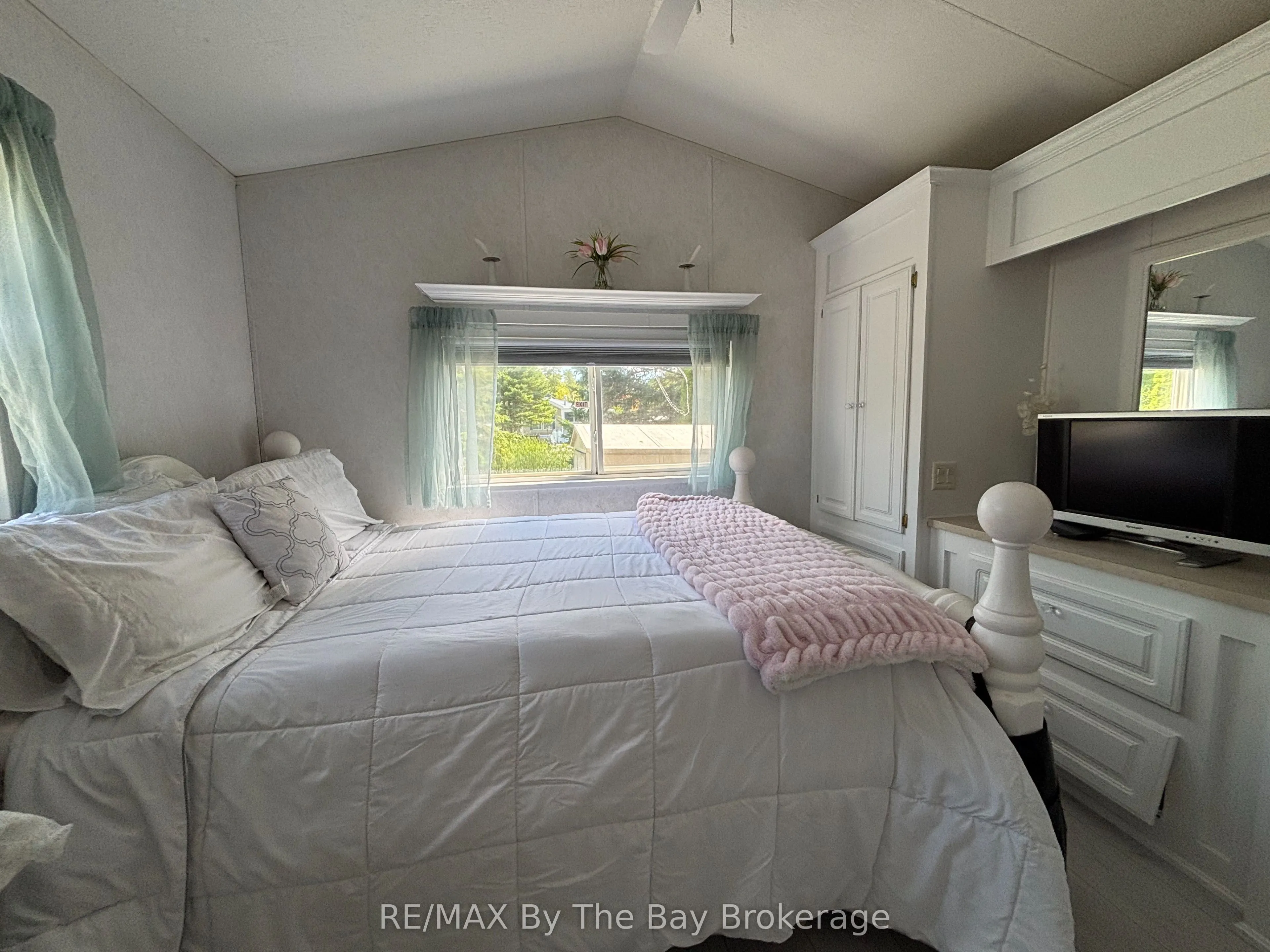 15 Huron Circle