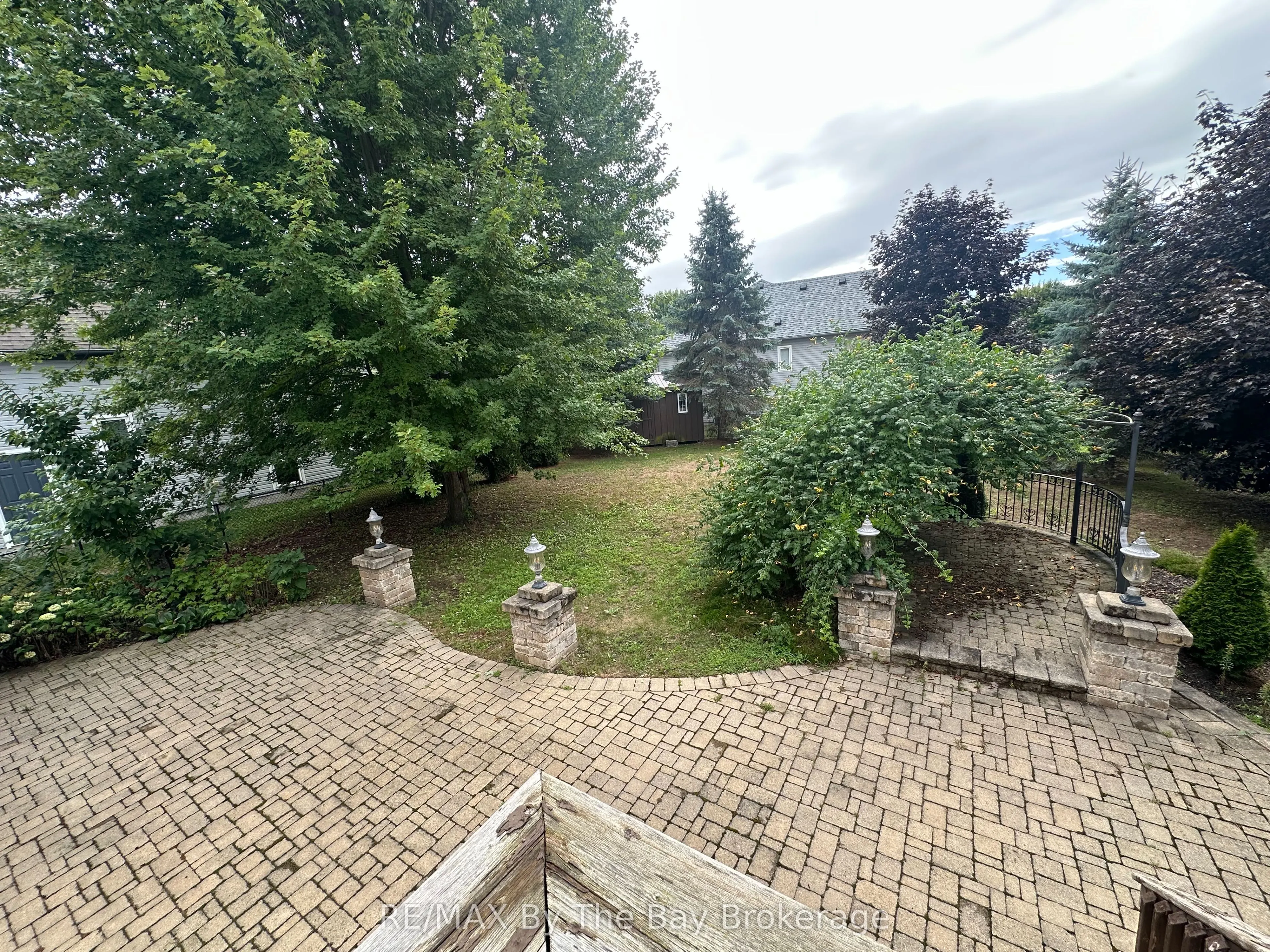 64 Oriole Crescent