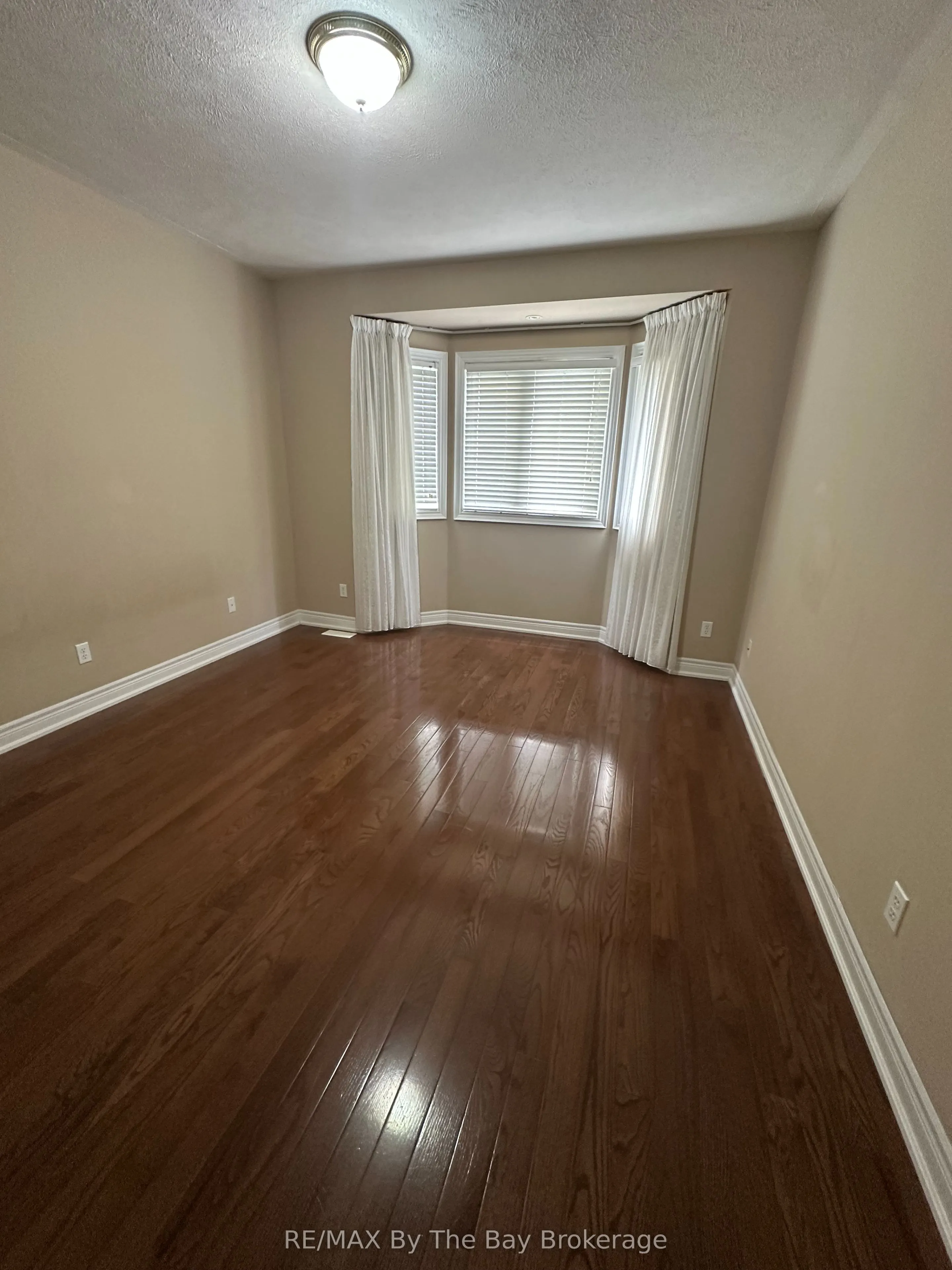 64 Oriole Crescent