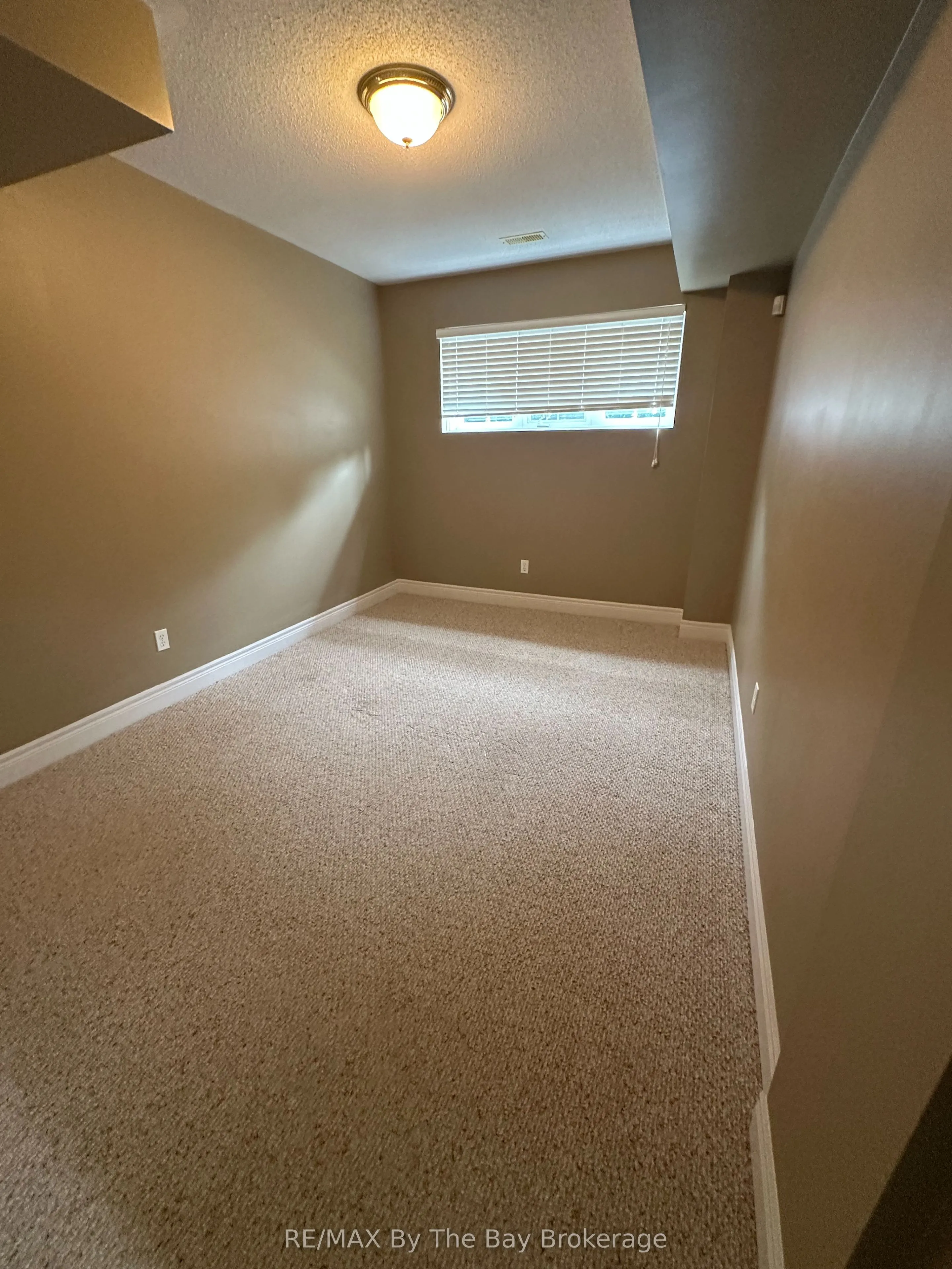 64 Oriole Crescent