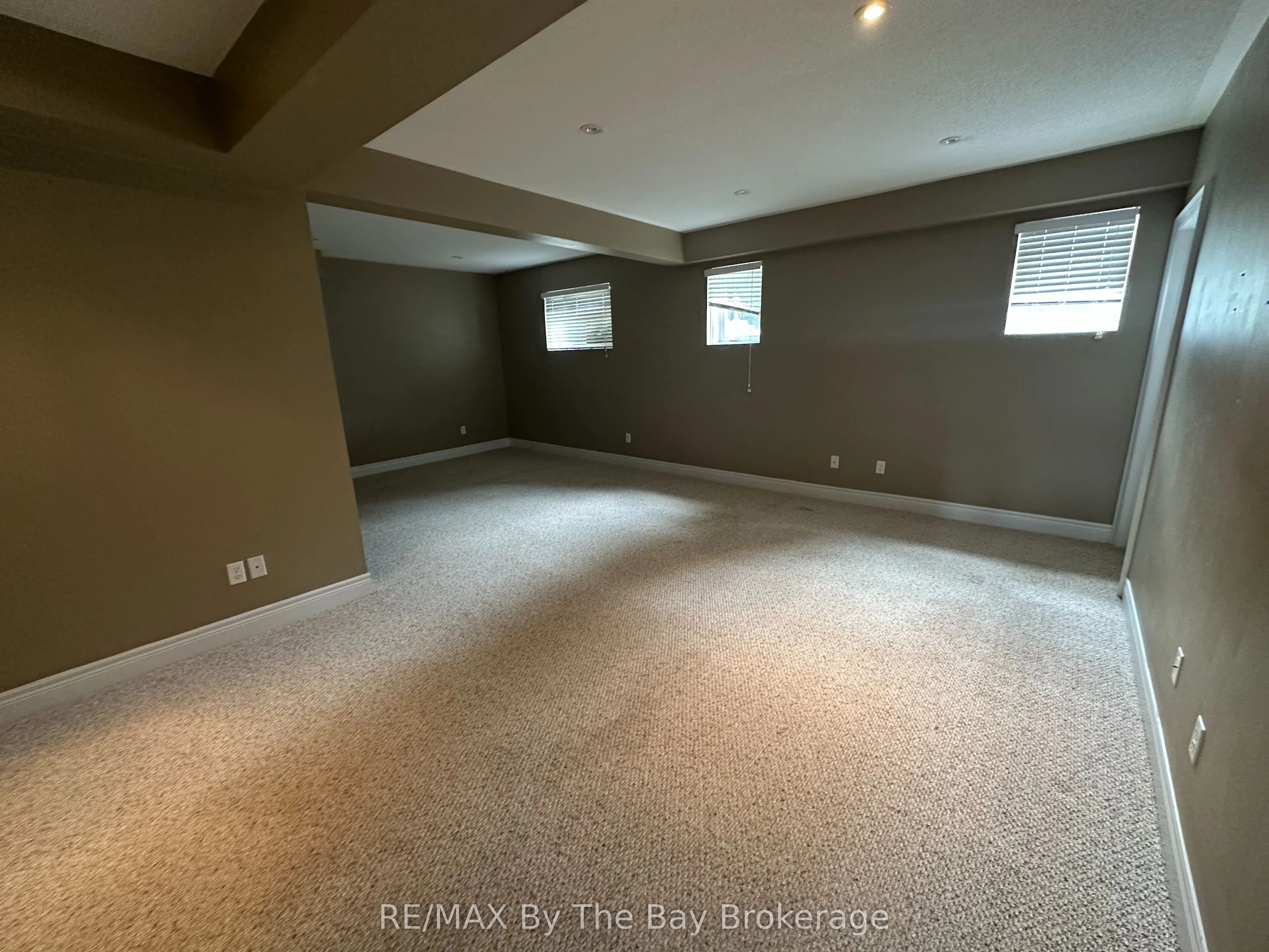 64 Oriole Crescent