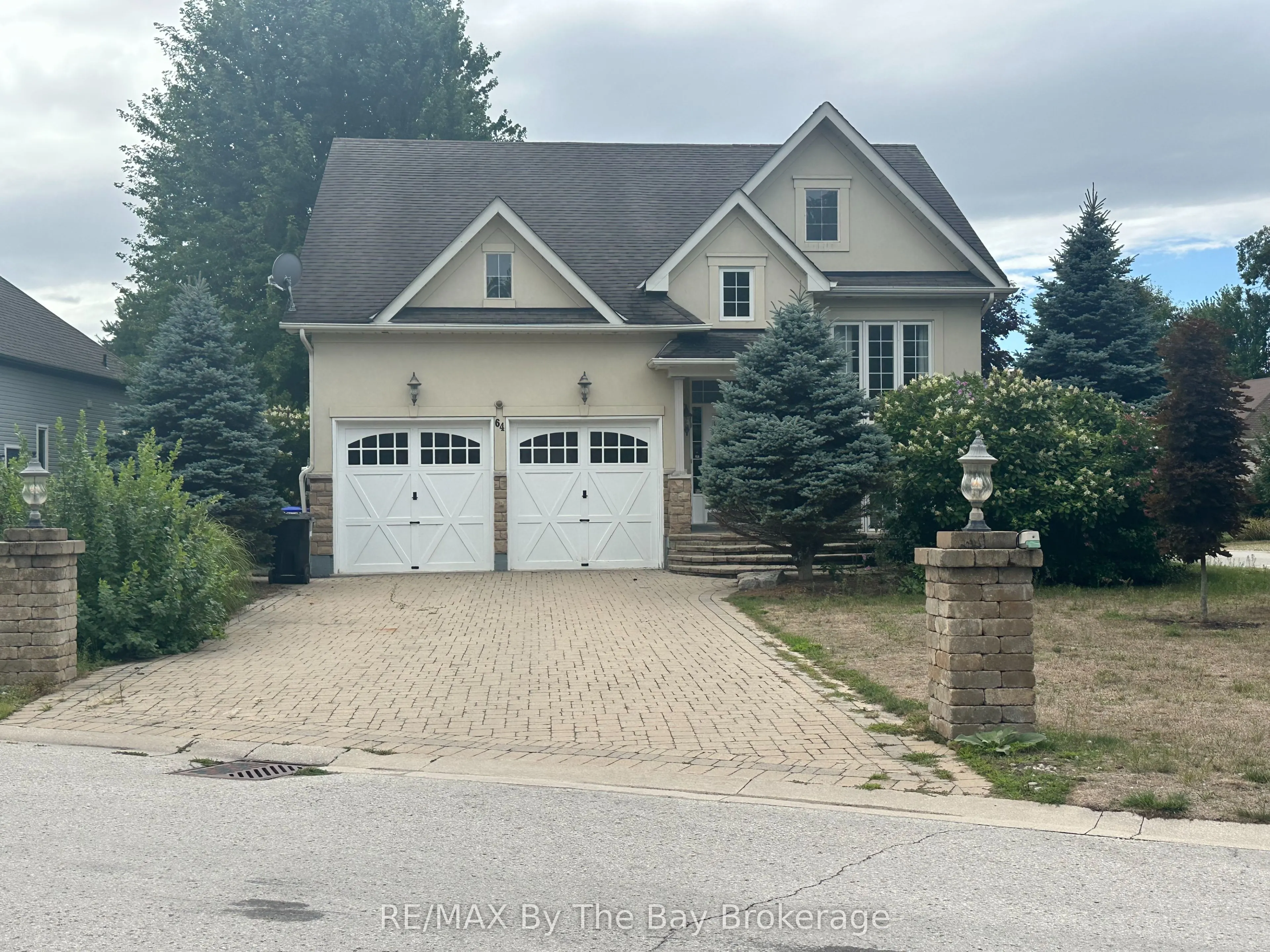 64 Oriole Crescent