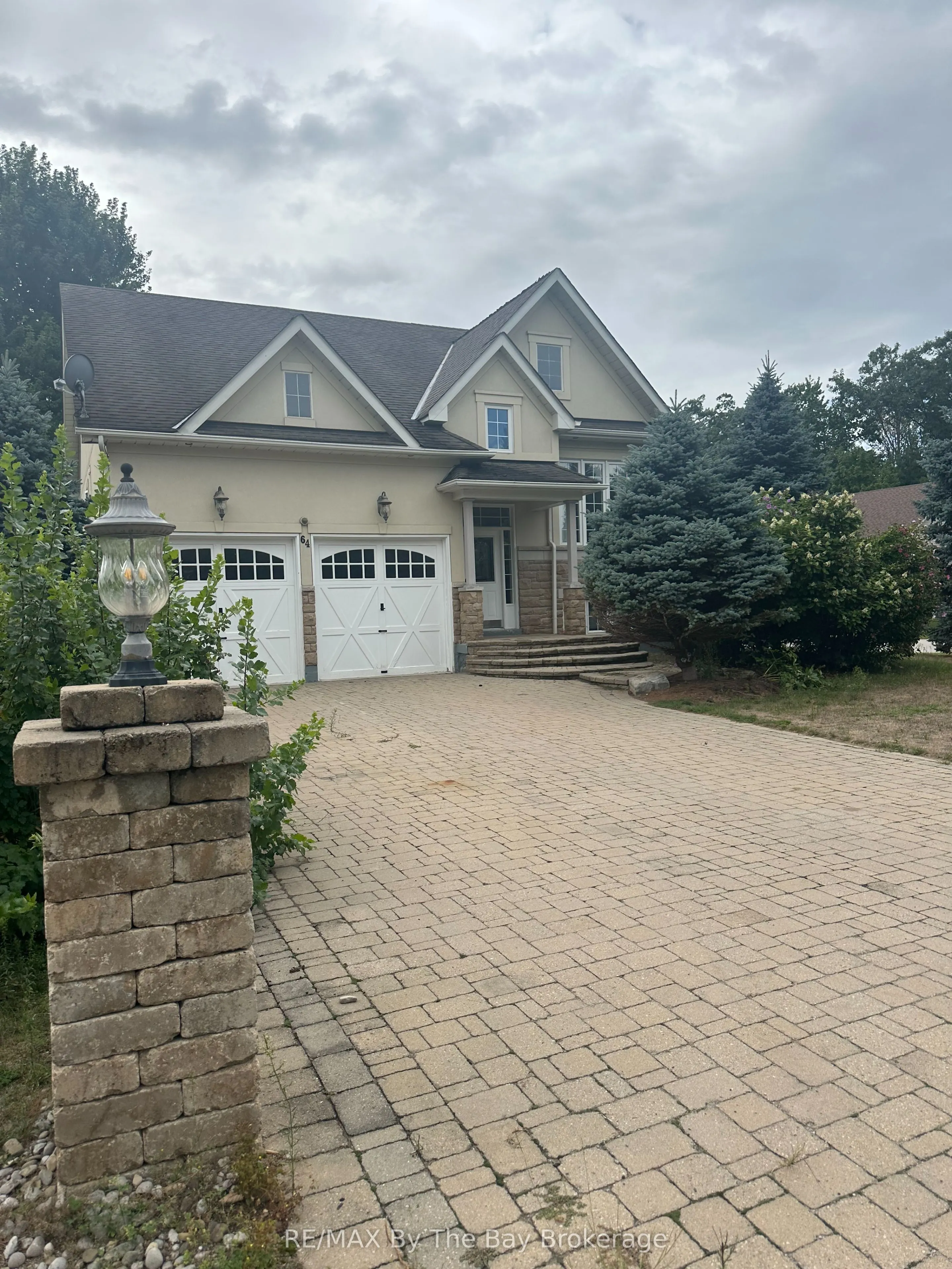64 Oriole Crescent