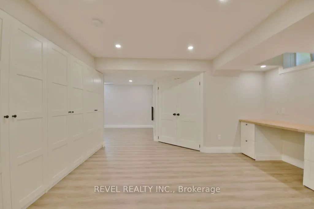 166 SUCCESSION Crescent