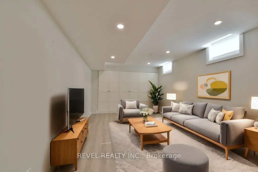 166 SUCCESSION Crescent