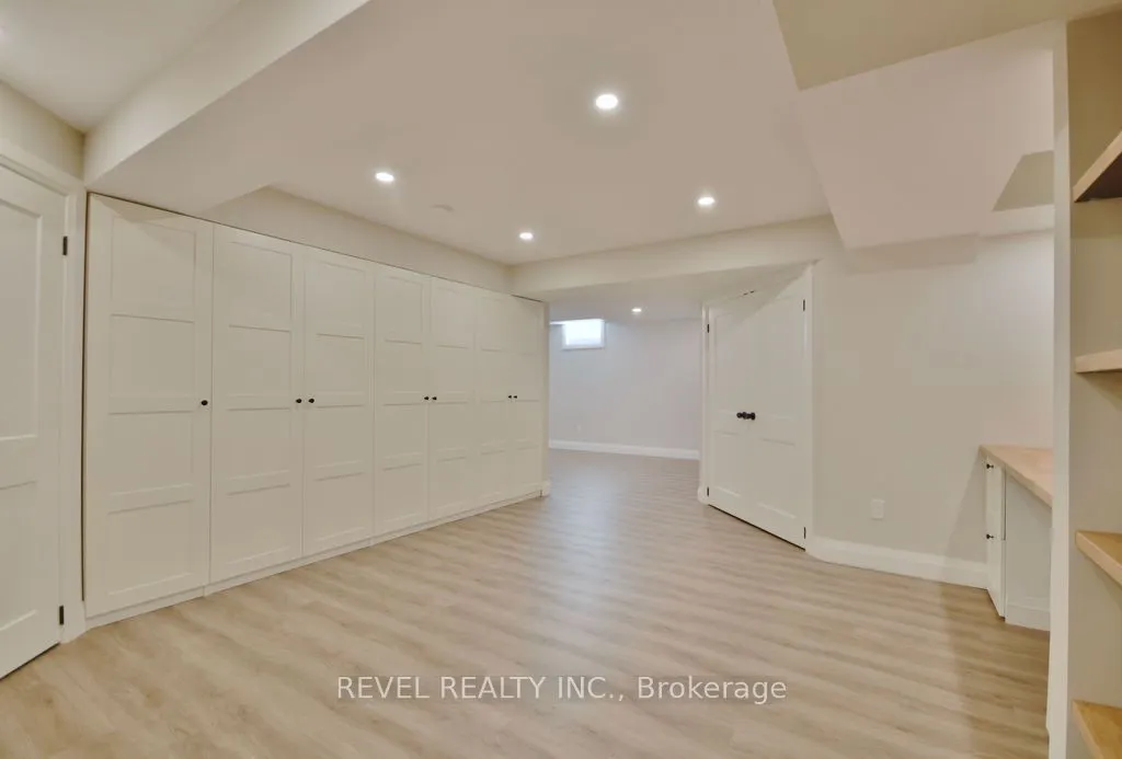 166 SUCCESSION Crescent