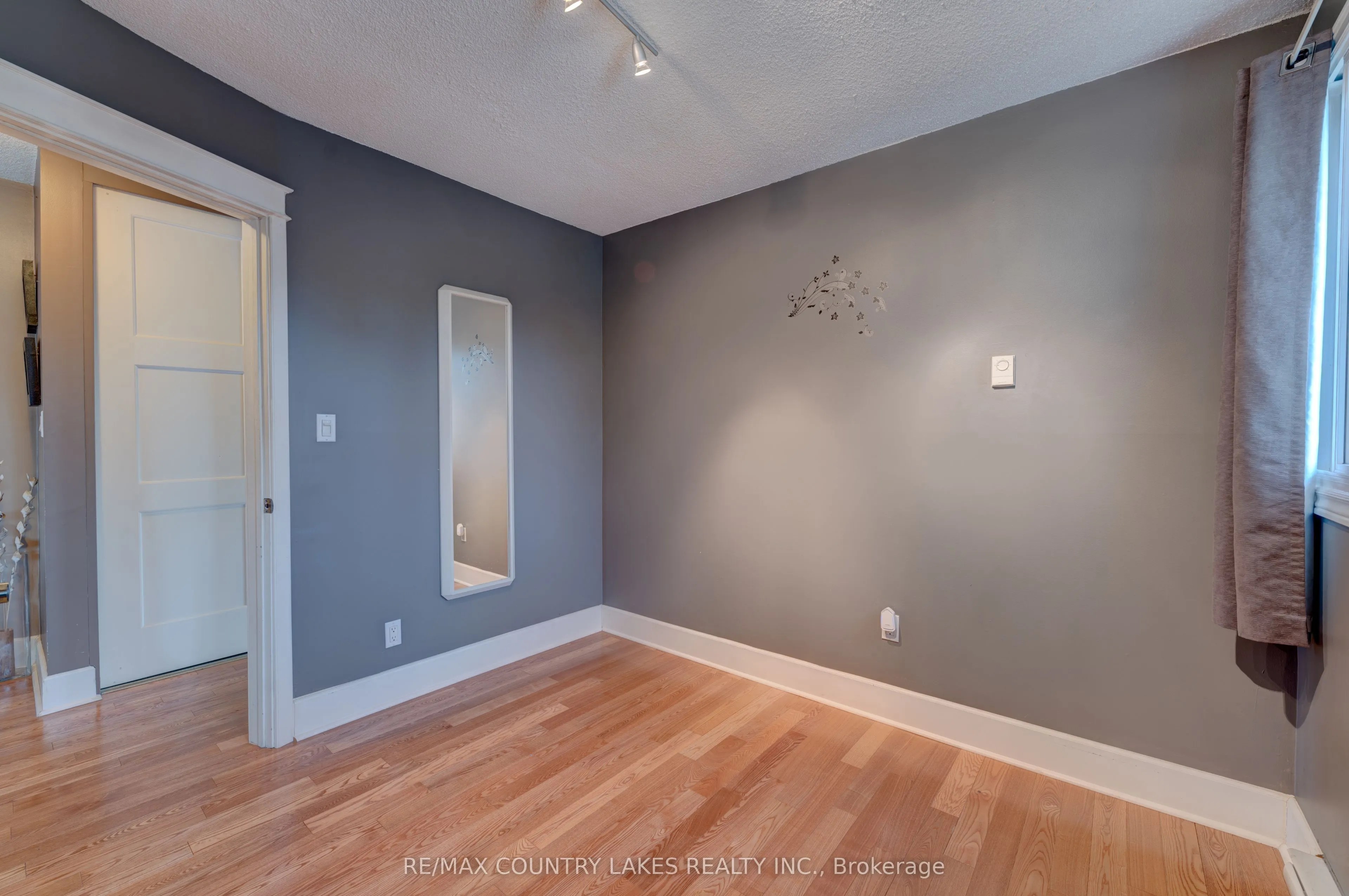 4 Paradise Boulevard, #1