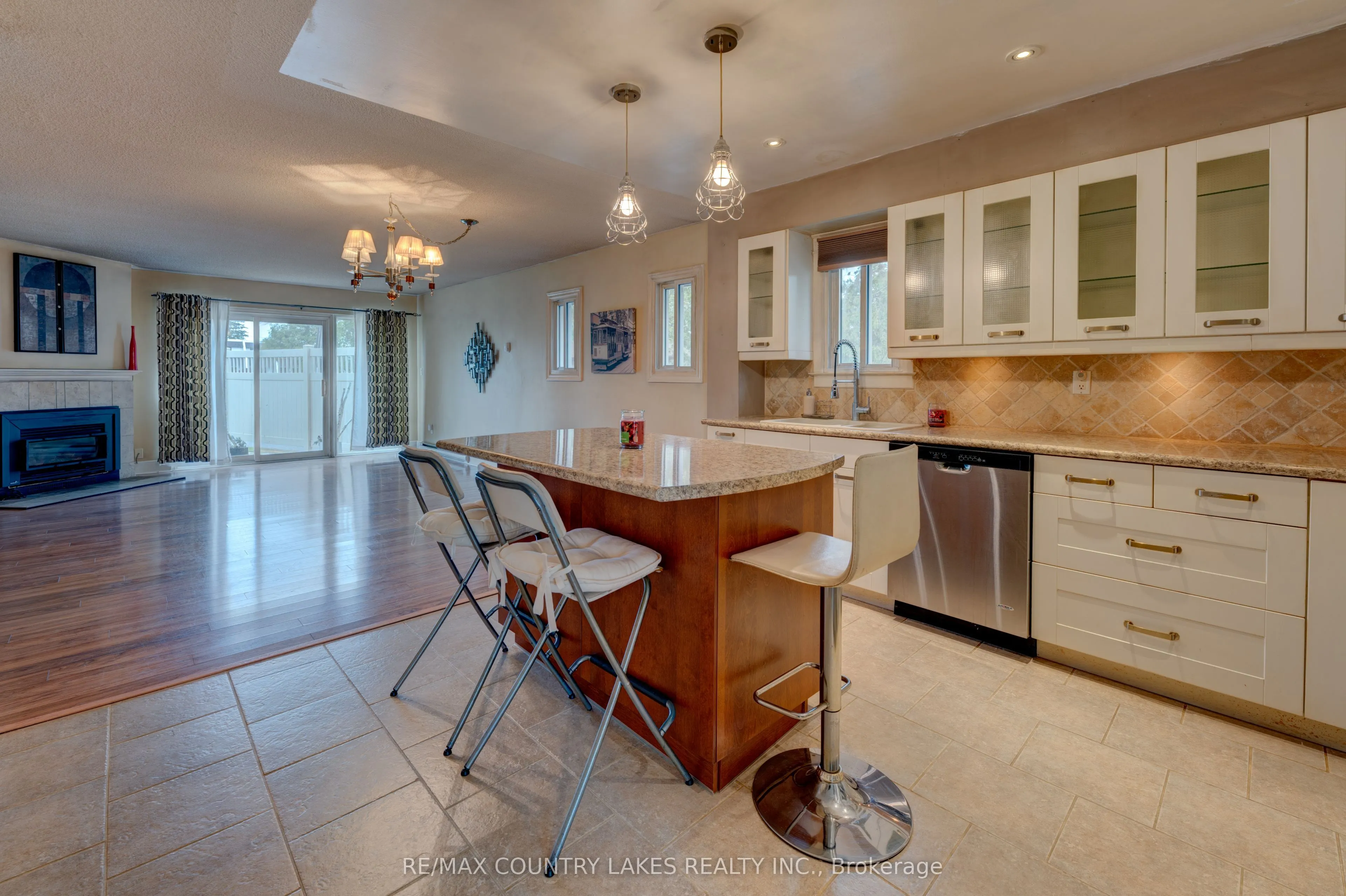 4 Paradise Boulevard, #1