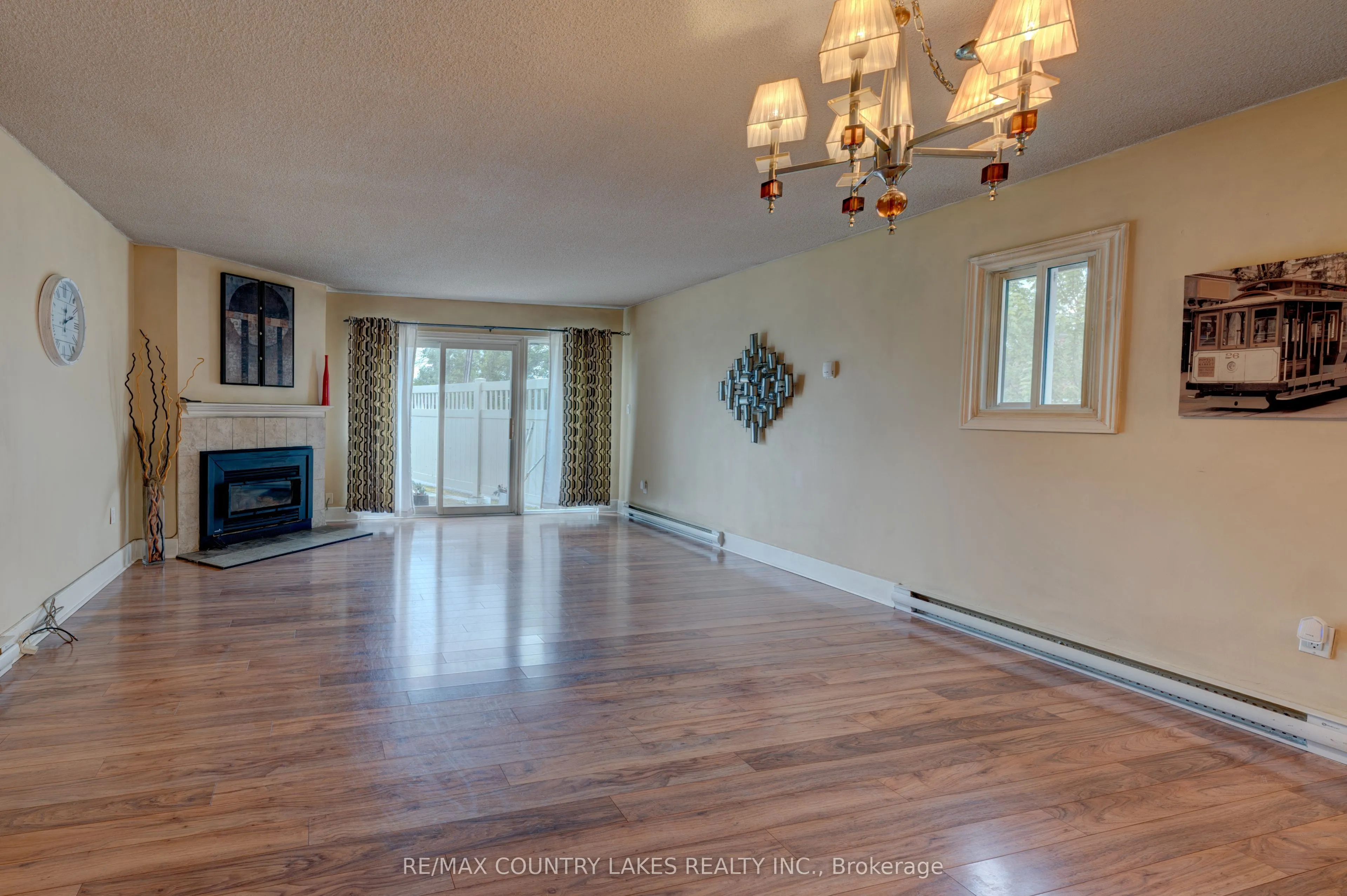 4 Paradise Boulevard, #1