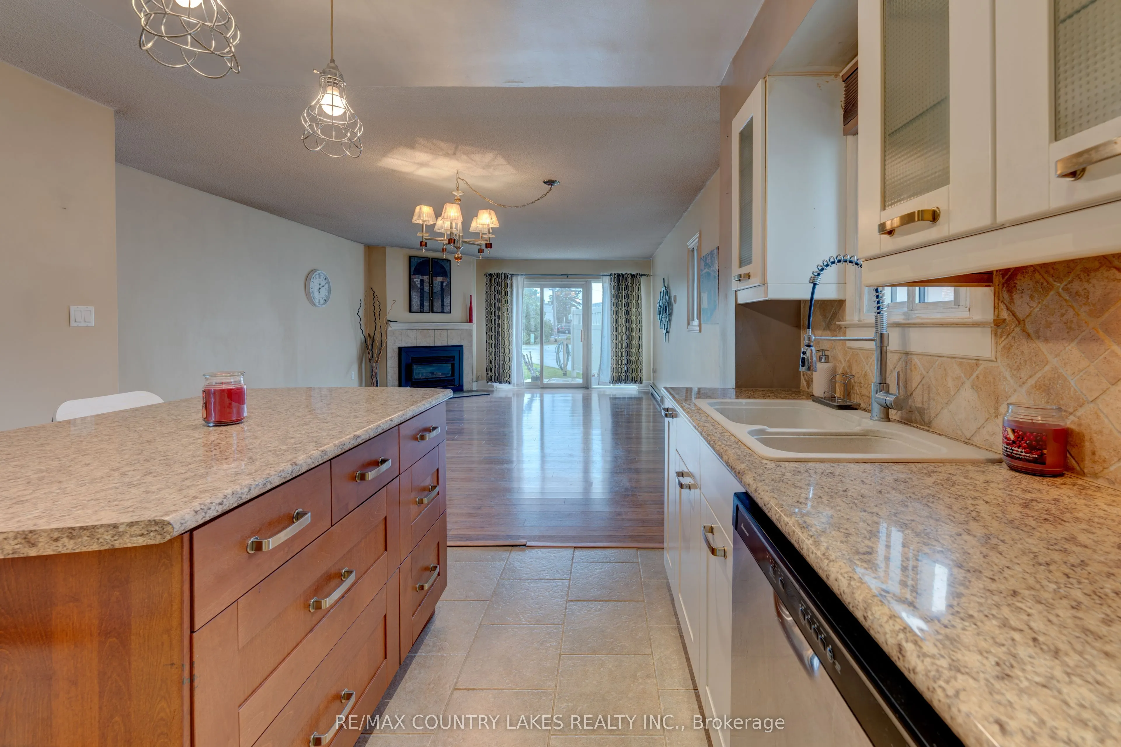 4 Paradise Boulevard, #1