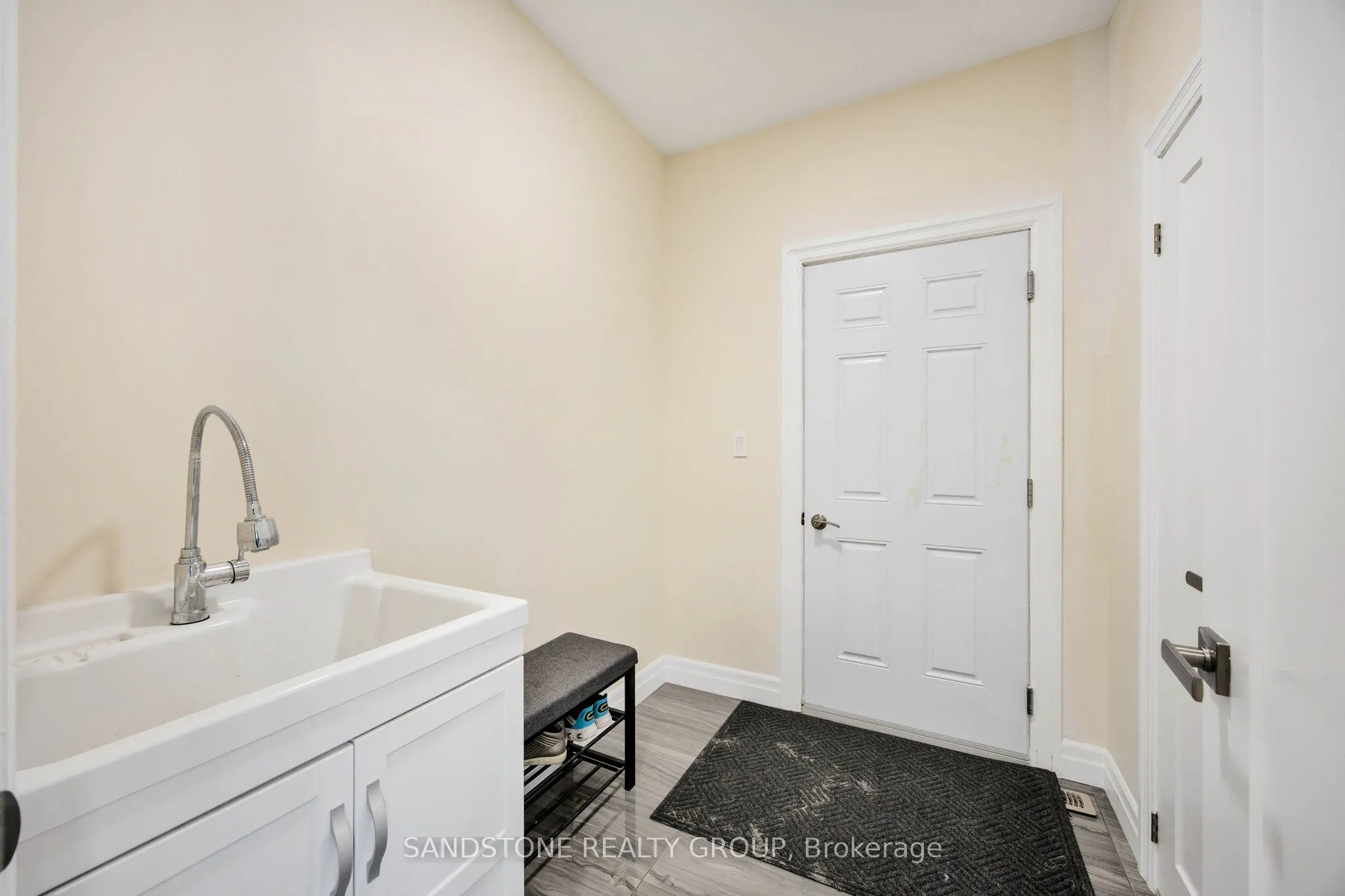6 Dorothys Drive
