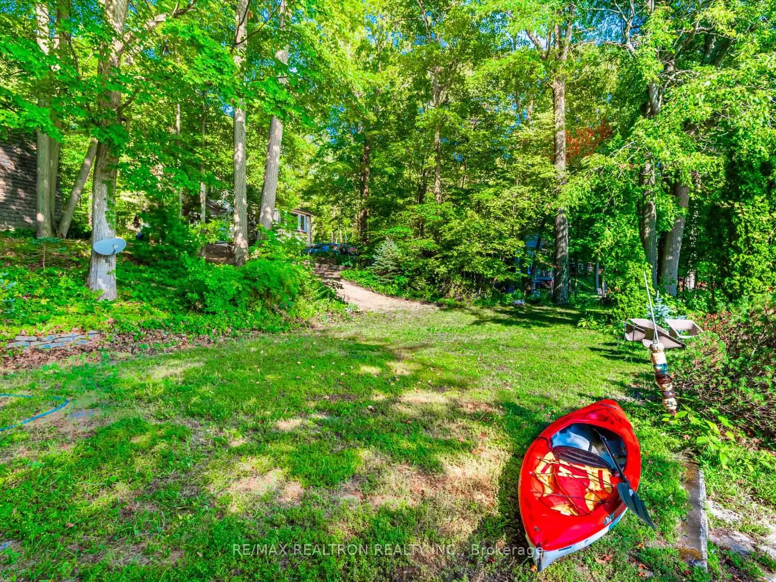 102-104 Farlain Lake Road E