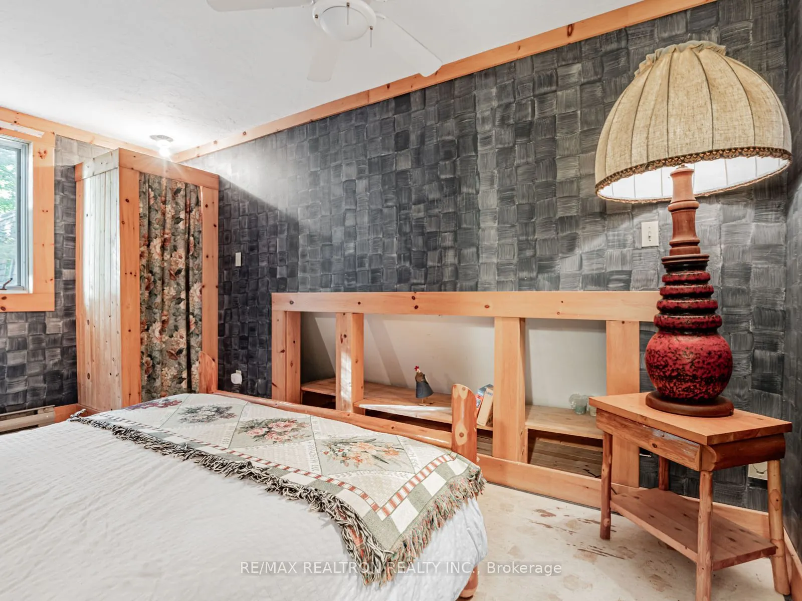 102-104 Farlain Lake Road E
